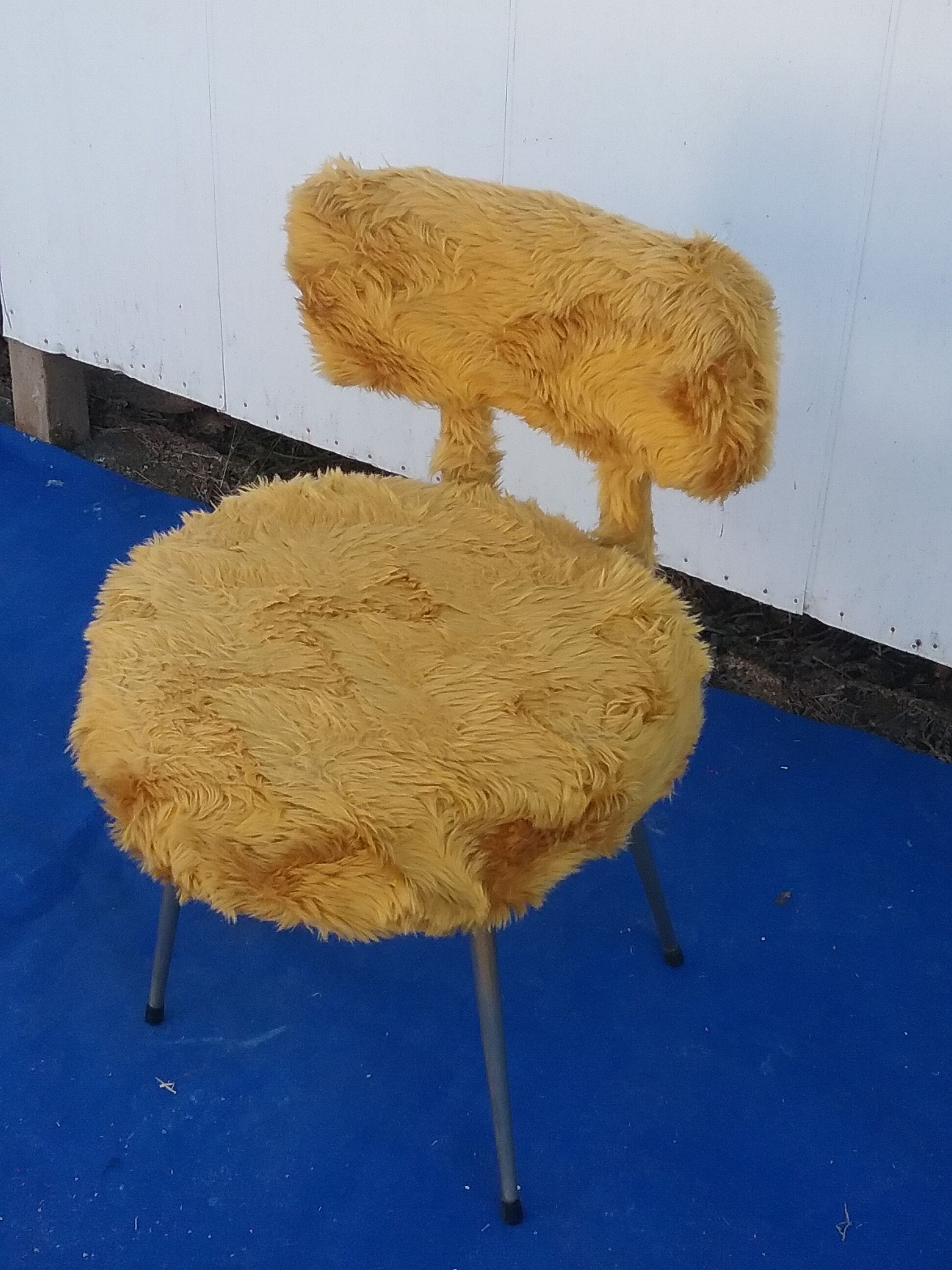 Vintage moumoute chair