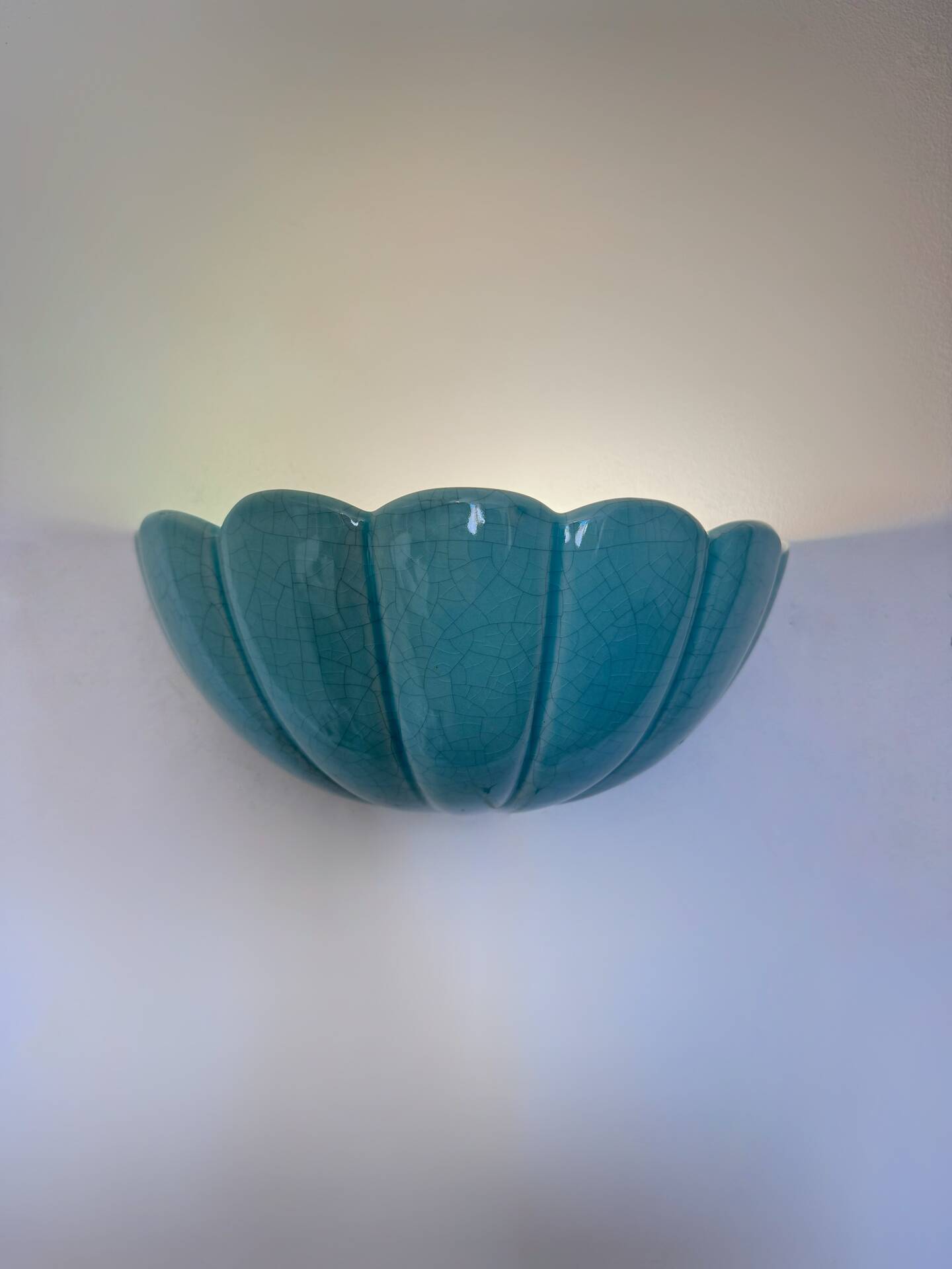 Applique coquillage en céramique craquelée, années 80