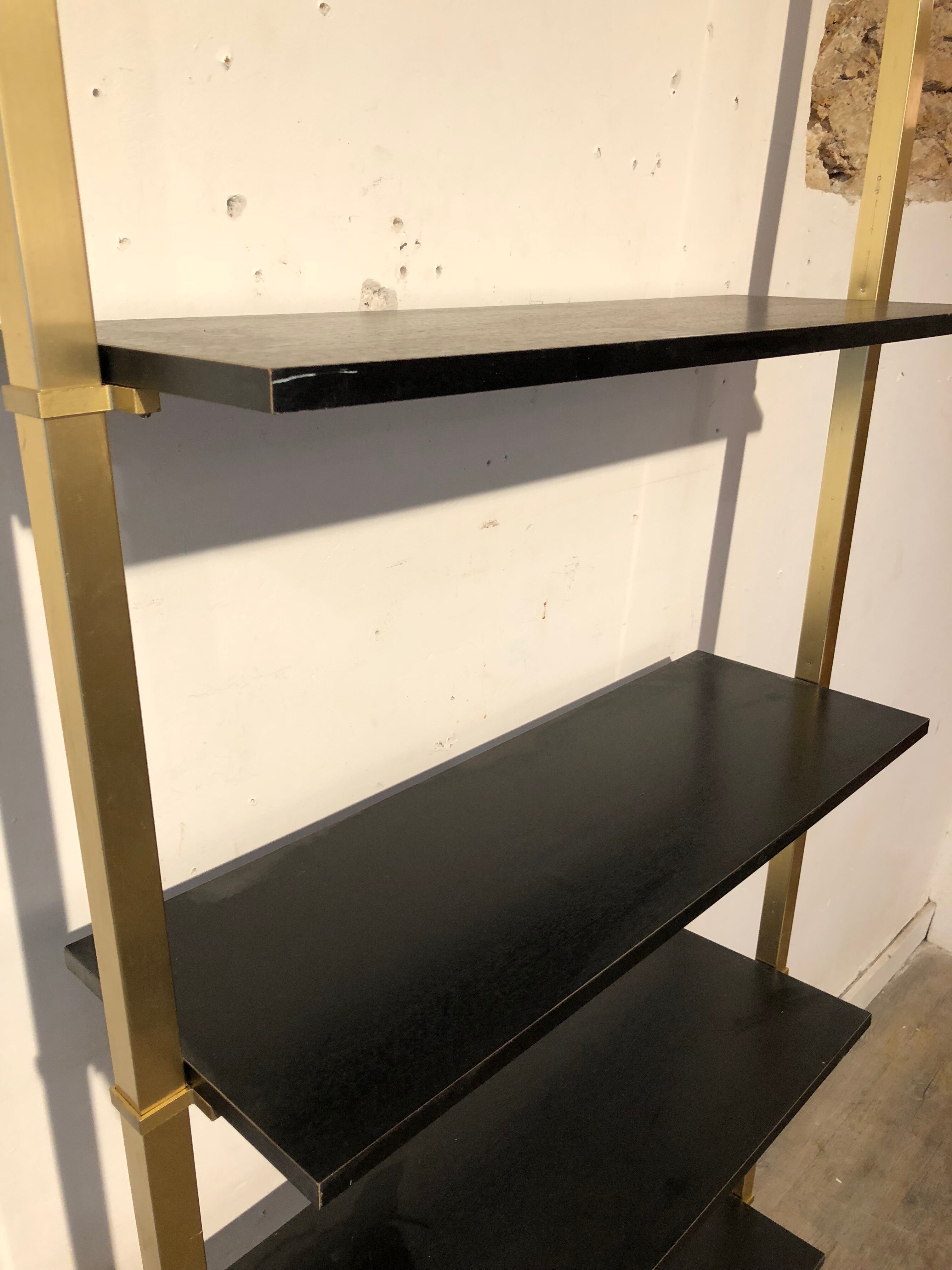 Floor-to-ceiling shelf