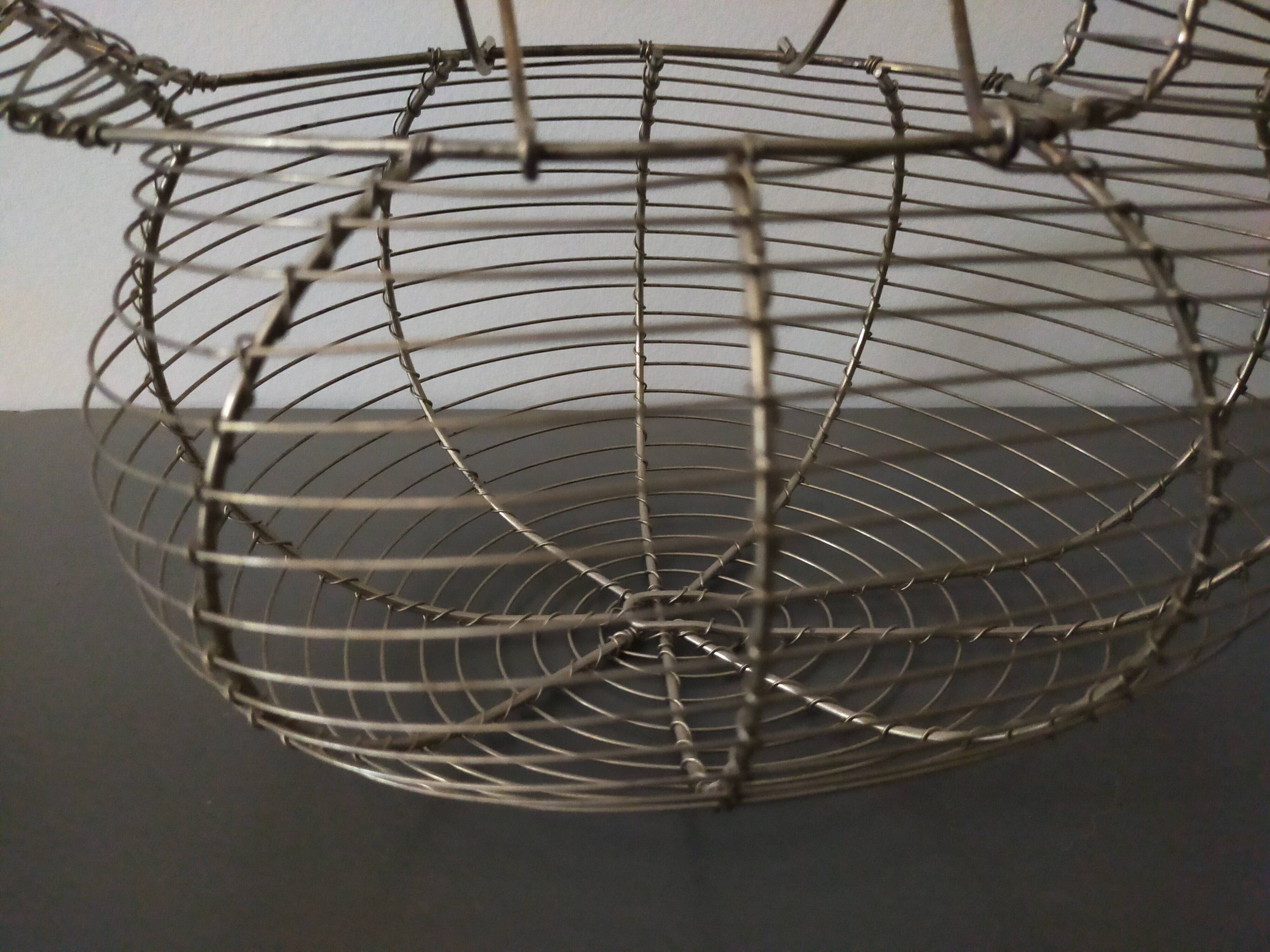 Vintage duck shaped metal egg basket in very good condition