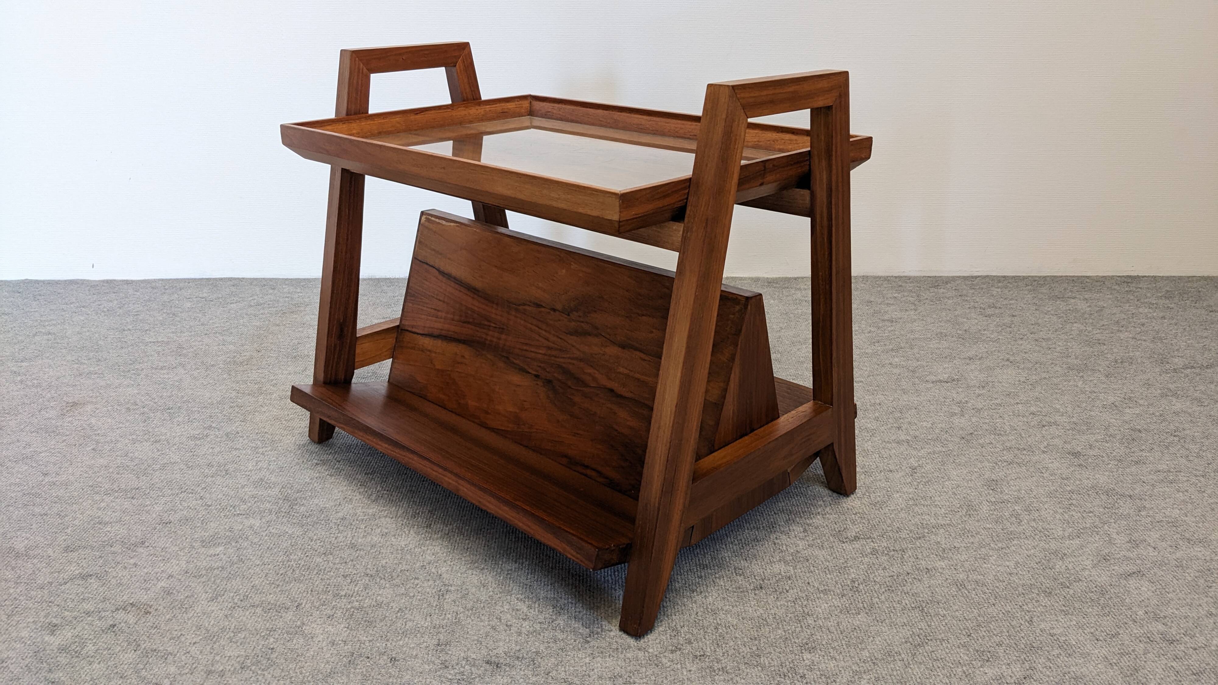Table d'appoint porte-revues Art déco en noyer, France vers 1930