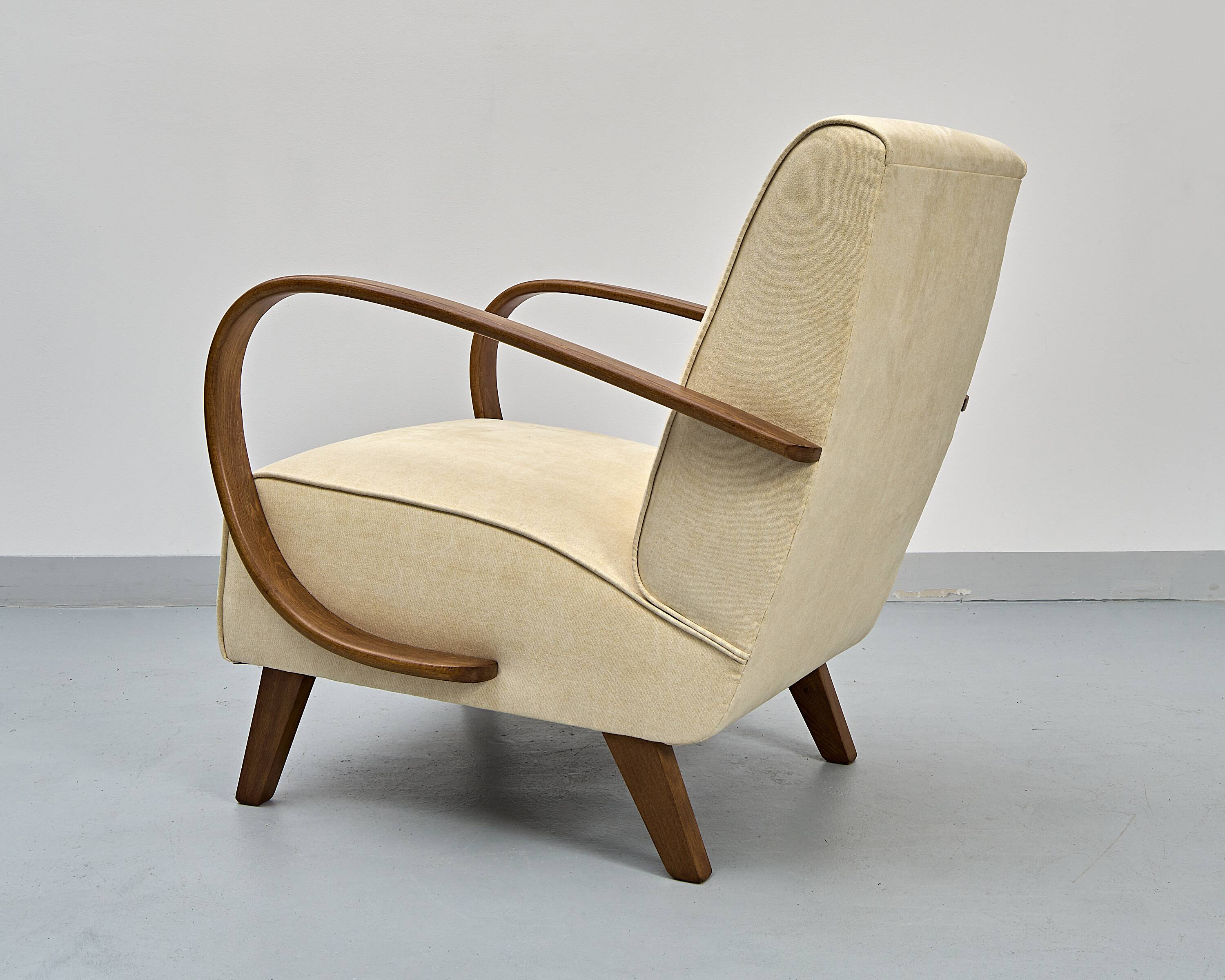 H-410 Armchair by Jindřich Halabala, 30's