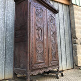 Armoire bretonne ancienne en chêne sculpté