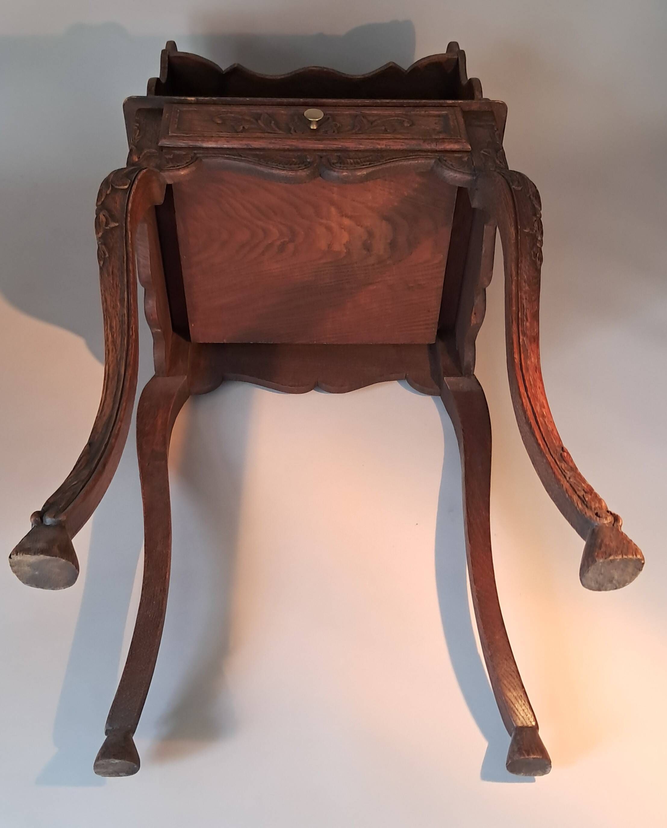 Provençal style table in carved oak.