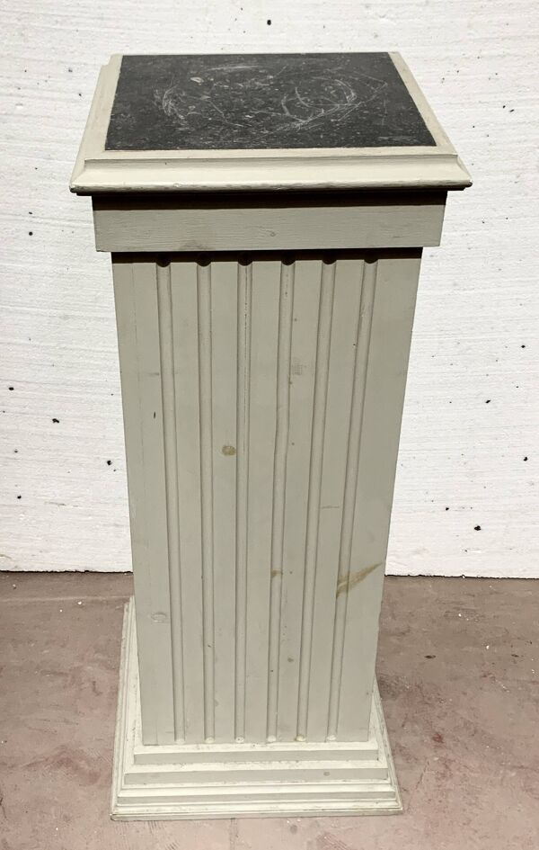 Colonne carrée de présentation en hetre patiné XX siècle