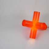 Crosslight lamp to pose Jan Melis in Ben Oostrum