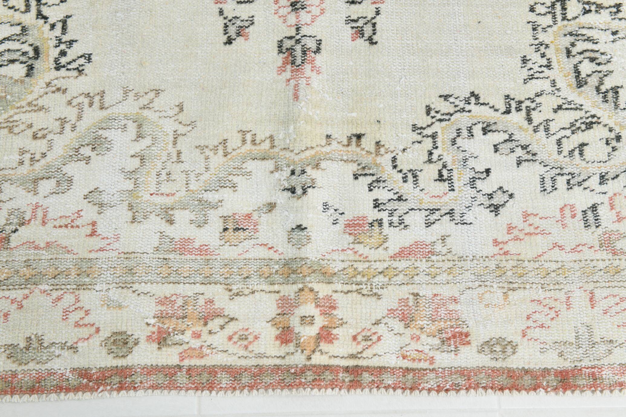 6x9 Persian Classic Cream & Black Vintage Rug, 183x287Cm