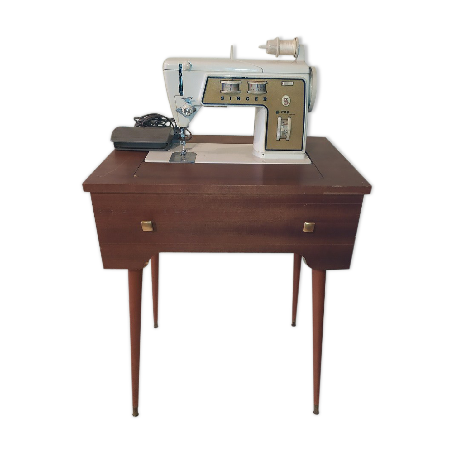 Furniture singer 700 and sewing machine