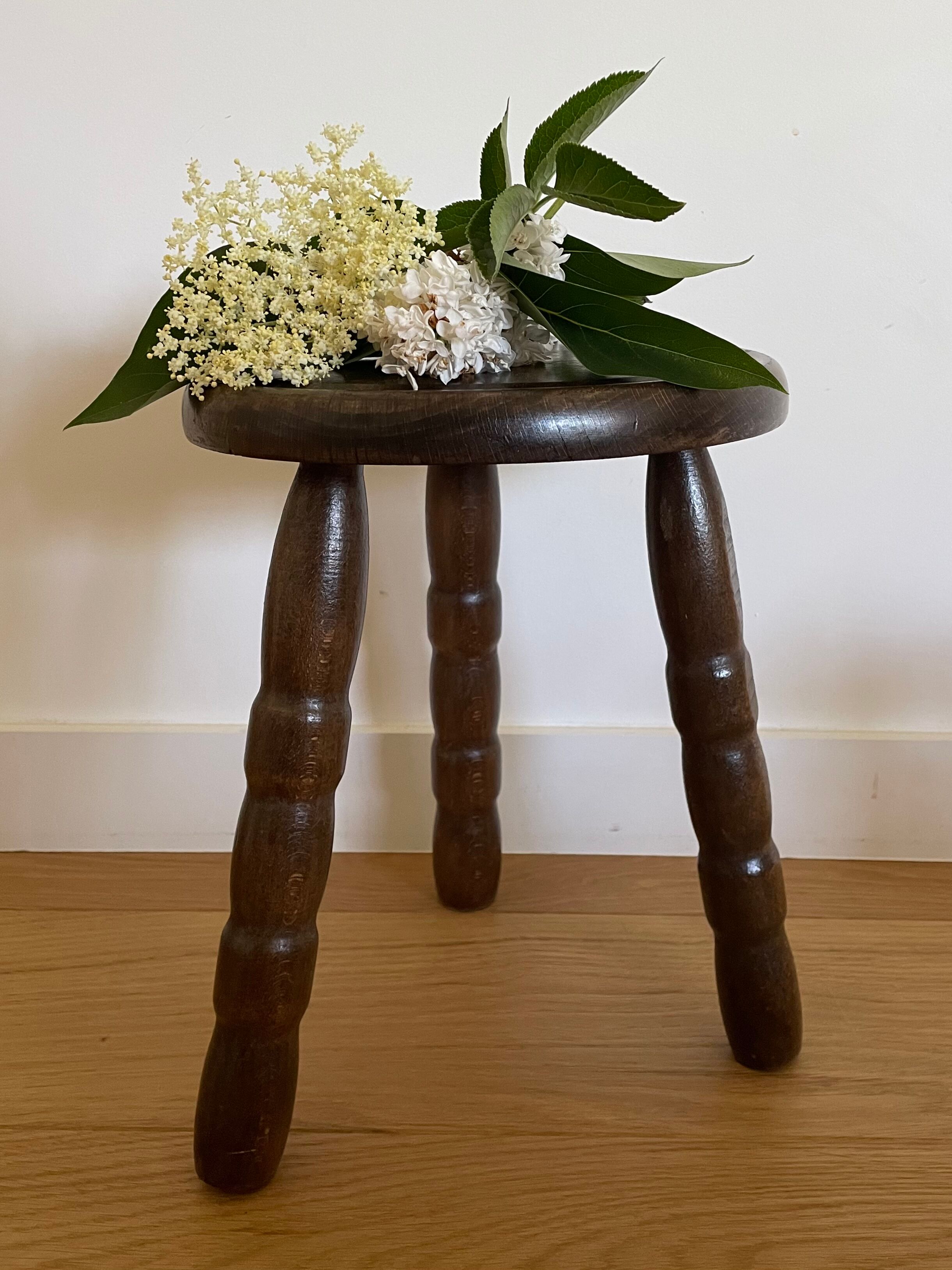 Cowherd tripod stool