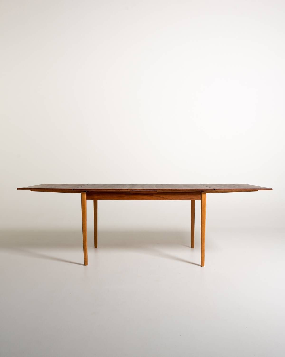 Extendable oak dining table, Scandinavia, 1960s