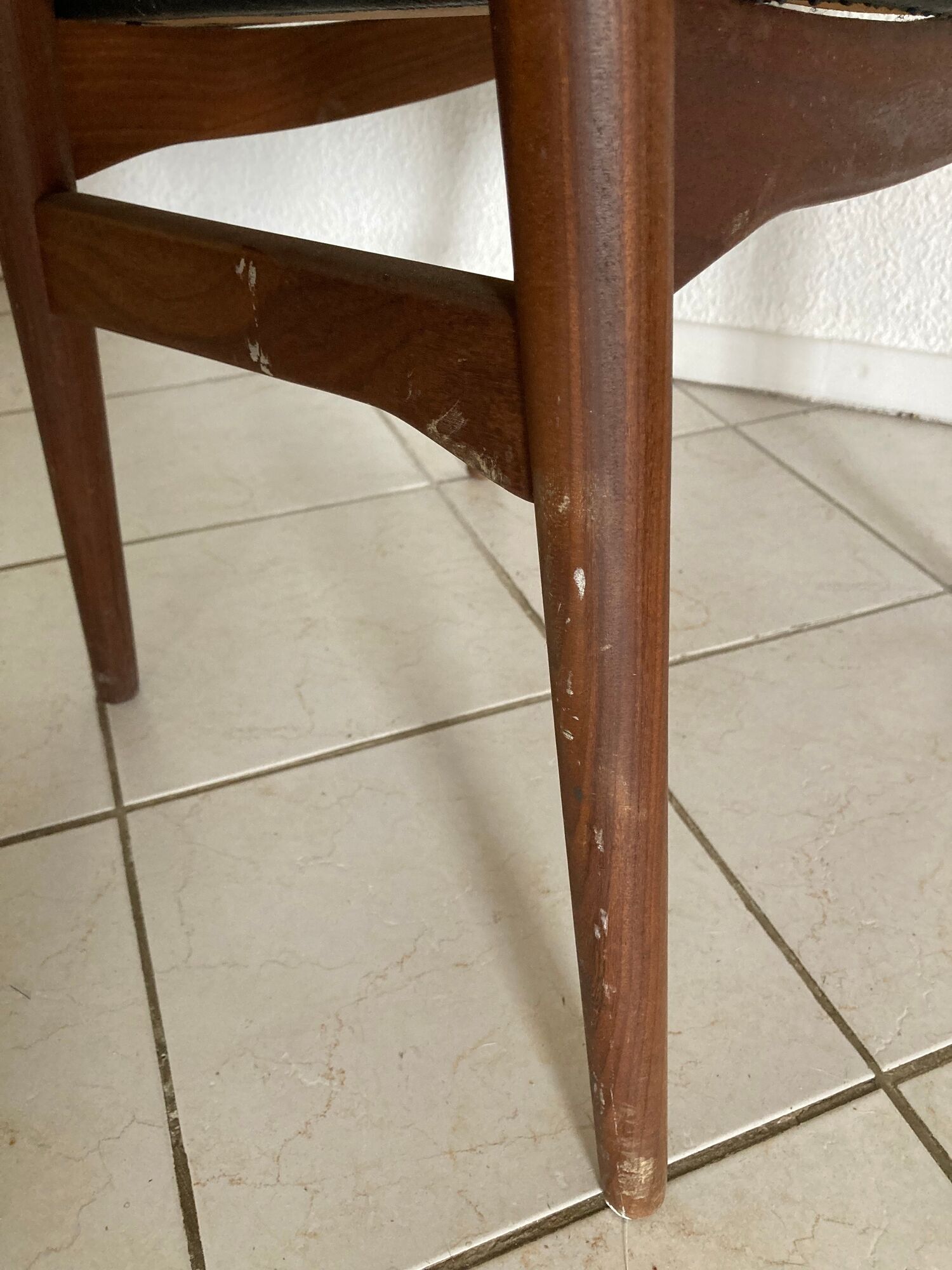 Fauteuil vintage modèle 213 en teck et simili cuir par Th. Harlev pour Farstrup Møbler