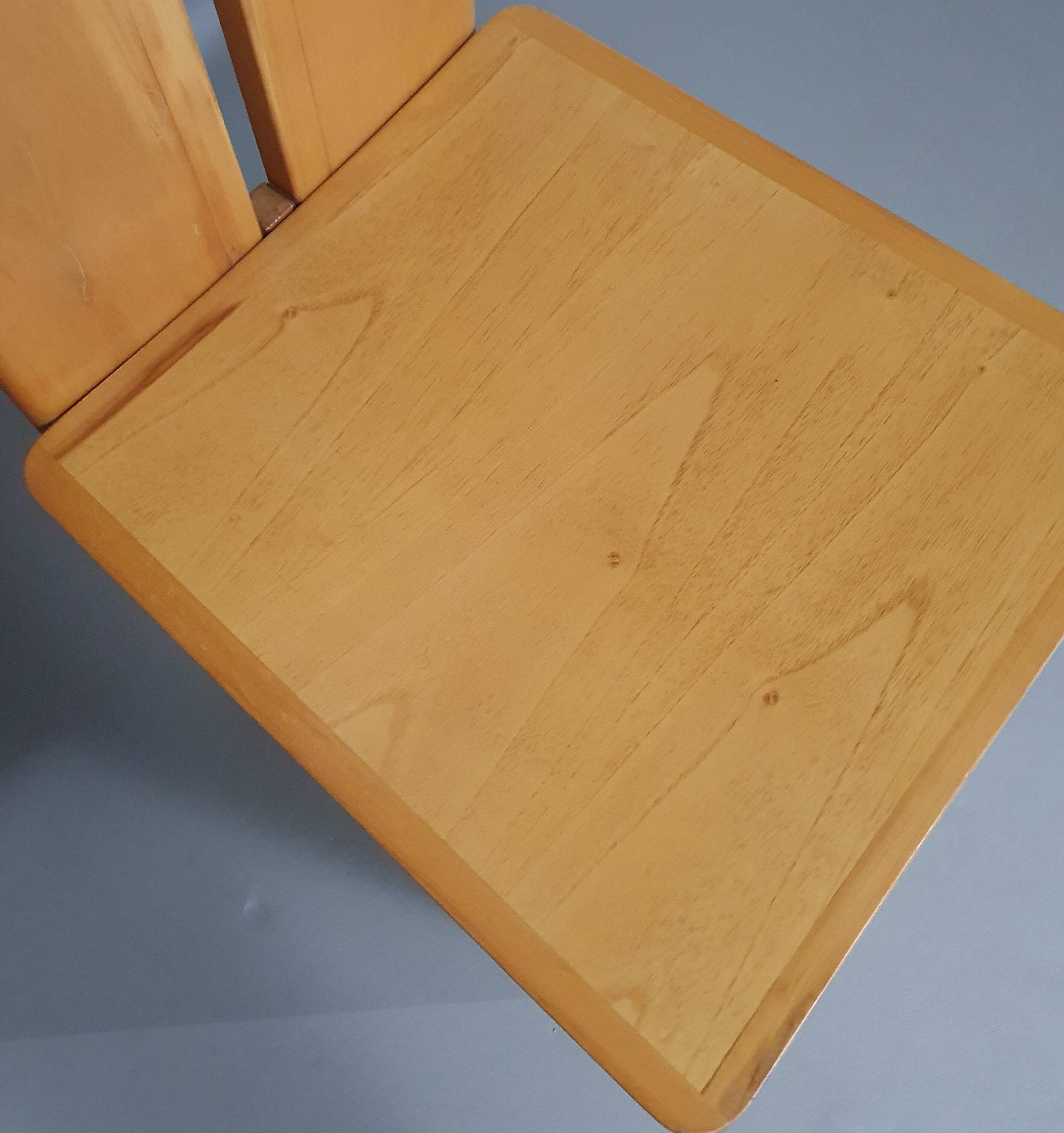 Mycene chair by Ferdinando Meccani for Meccani Arredamenti, 1978. Cherry chair. Dimensions 43.5 x 44