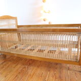 Child bed in curved wood and rattan