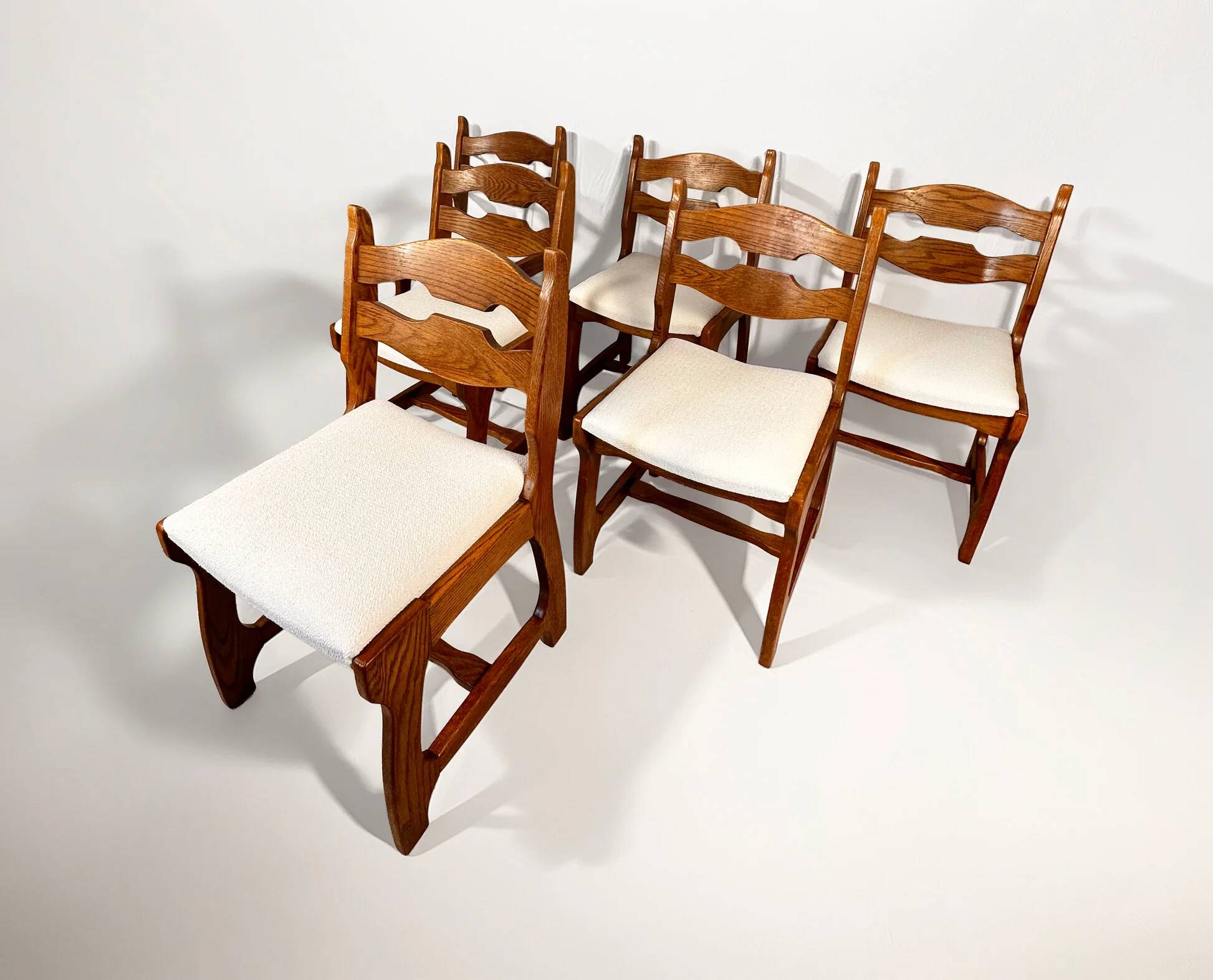 Set of 6 Belgian brutalist oak dining chairs, 1970s.