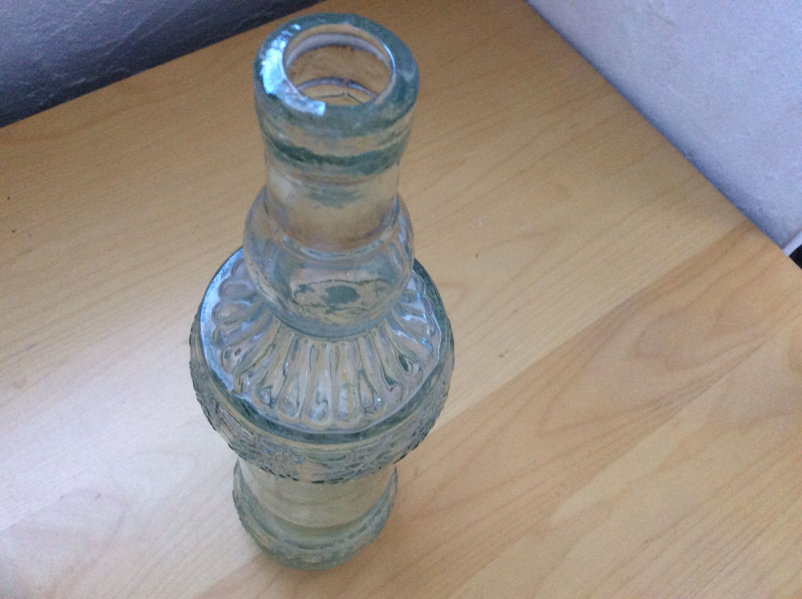 Moulded glass bottle