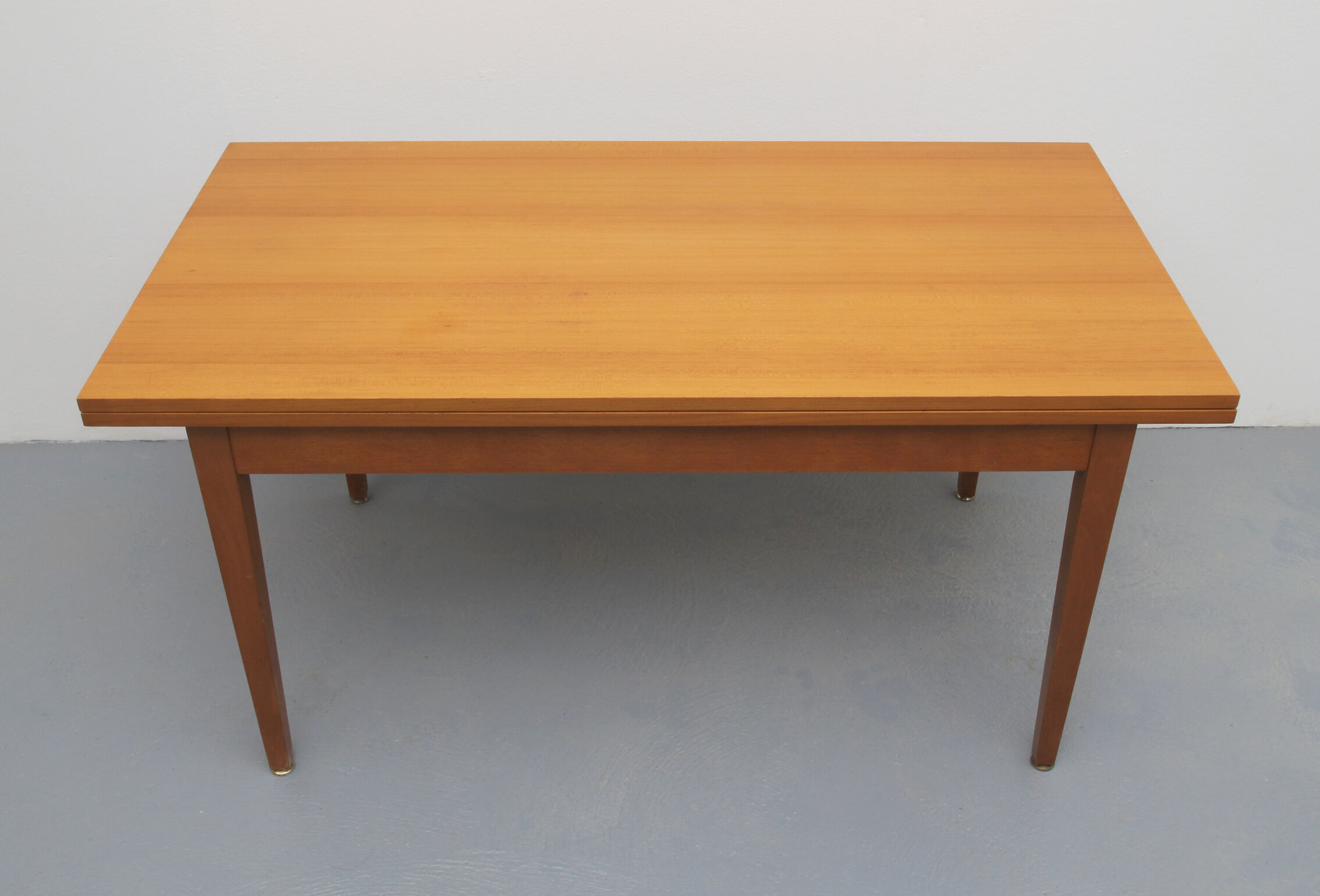 1960s extendible coffee table cherrywood, Wilhelm Renz