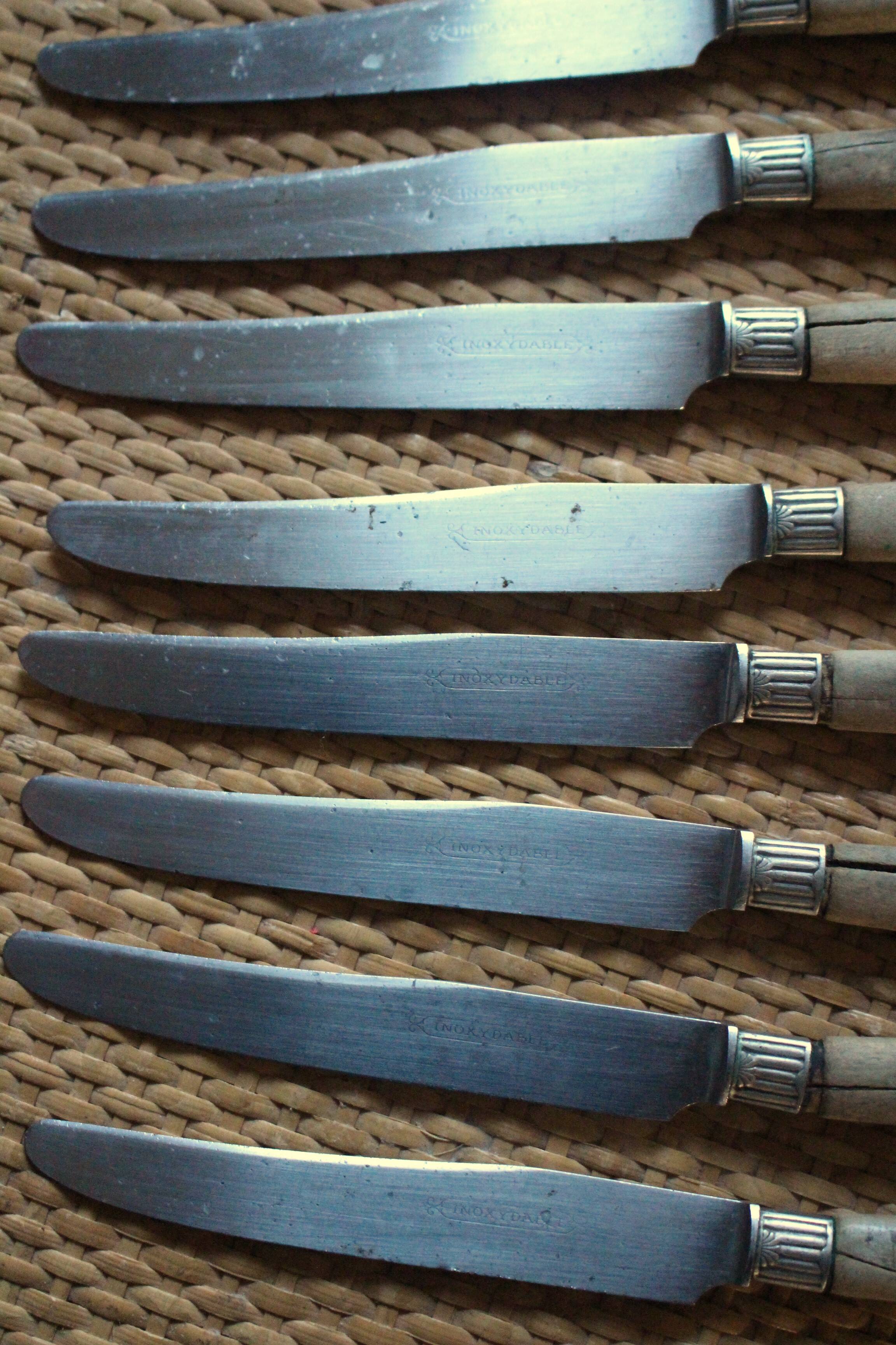 Lot of 8 antique knives with wooden handles.