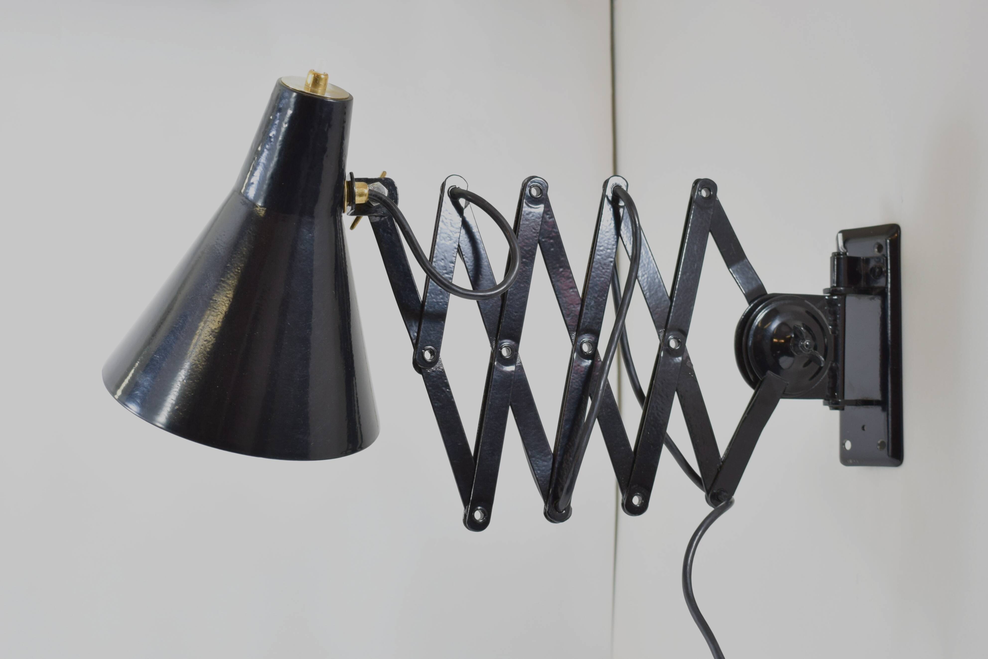 Vintage industrial extendable wall lamp