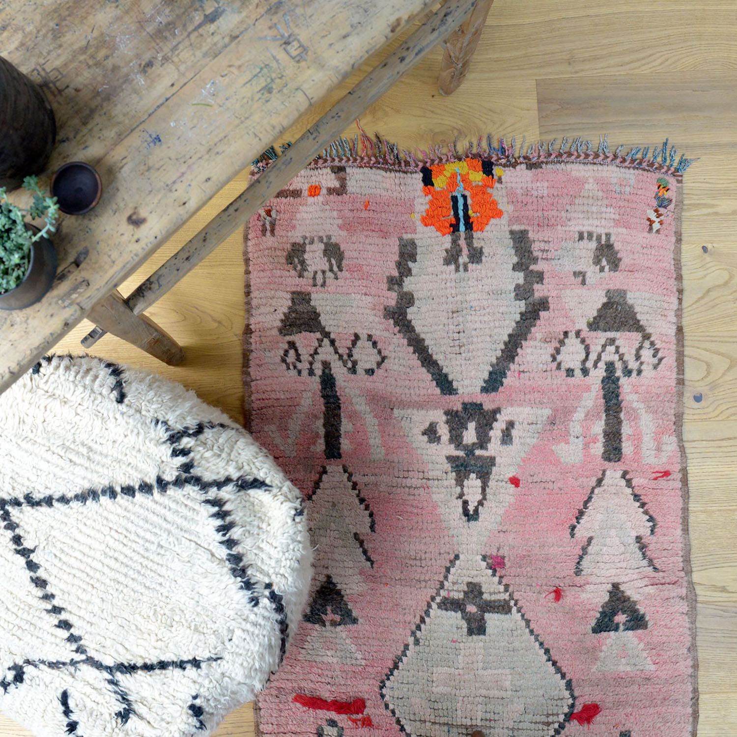 Vintage moroccan boujad rug, original pink pastel toned berber