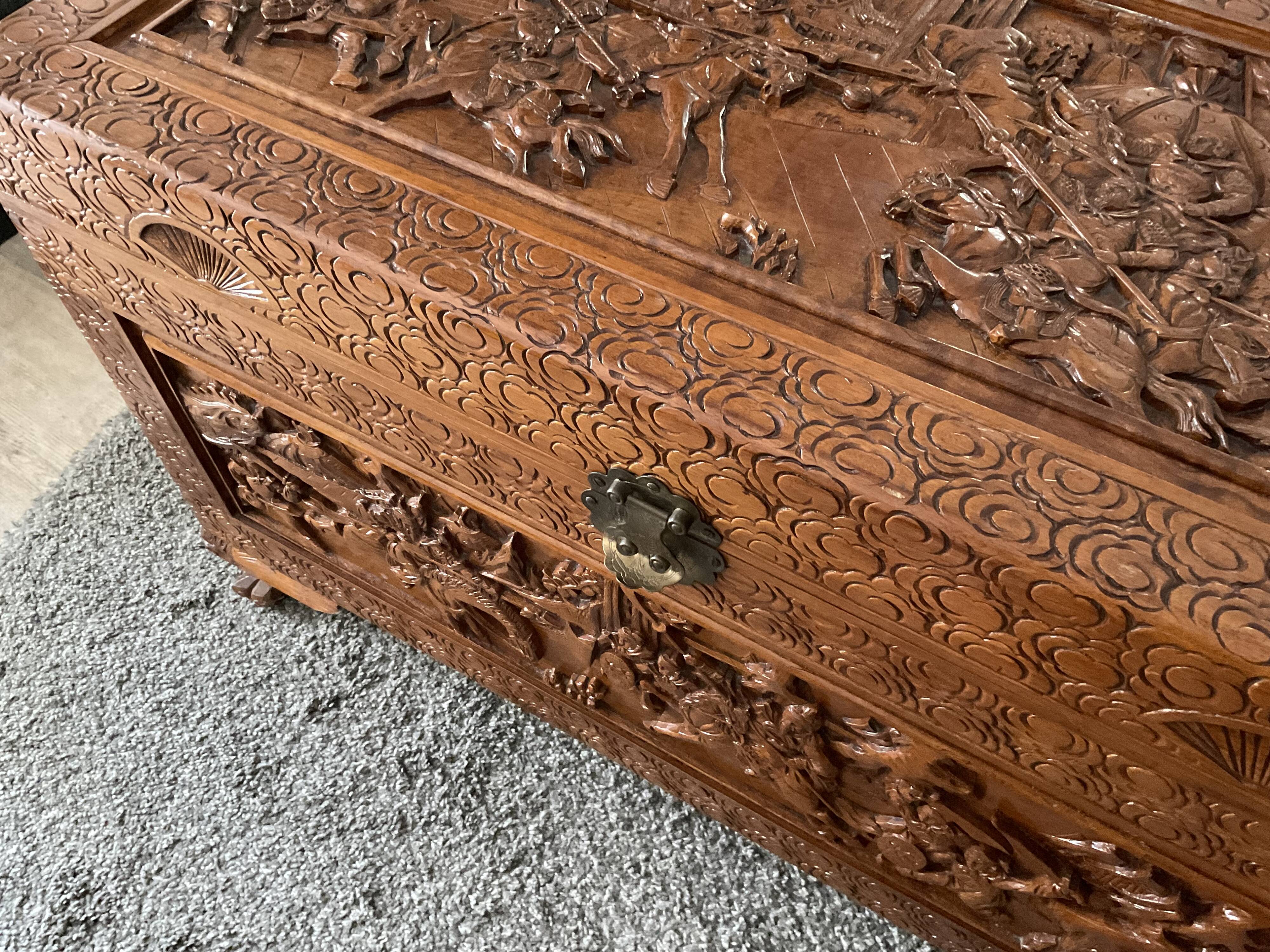 Large chinese chest, carved camphor wood. 1st half of the XXth century
