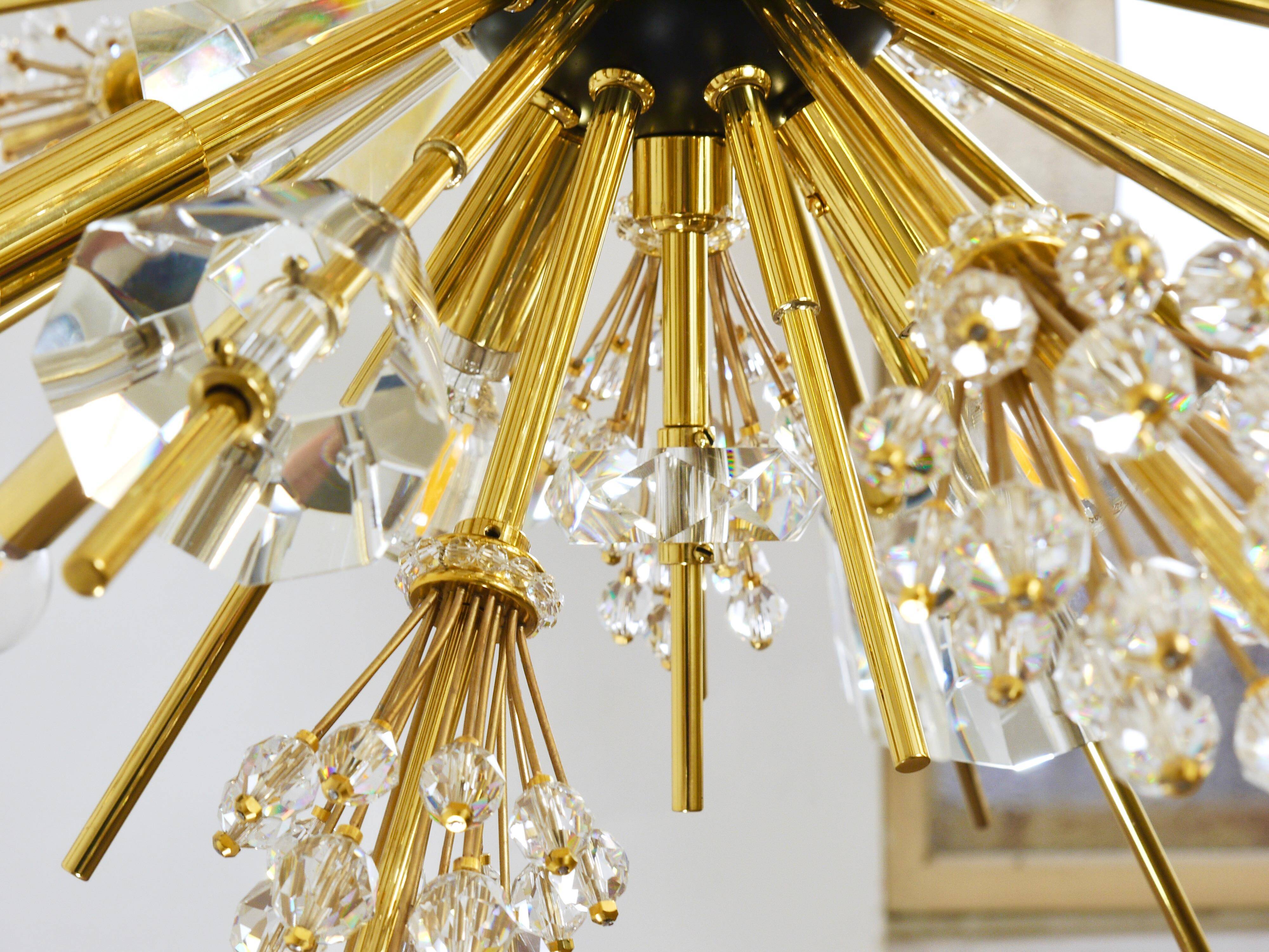 Grand Sputnik chandelier Metropolitan Opera in crystal and brass J.L. Lobmeyr