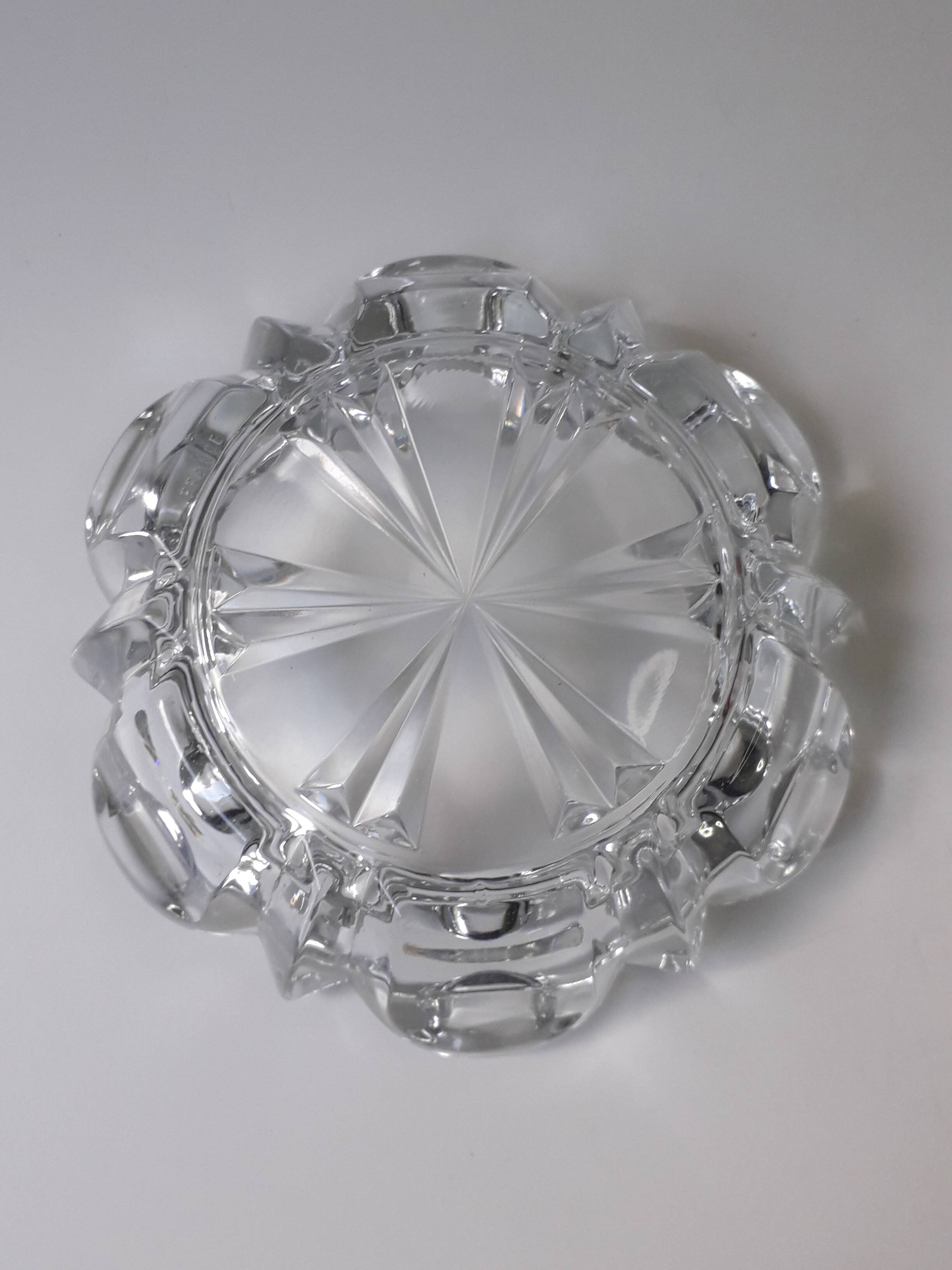 Antique round ashtray in transparent crystal glass (vintage)