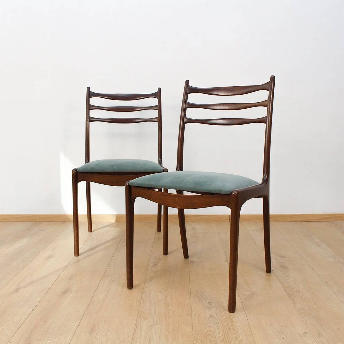 Ensemble de 2 chaises en bois de Wiesner-Hager.