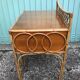 Ancien bureau en rotin à 2 tiroirs & plateau verre + étagère + 2 appliques vintage