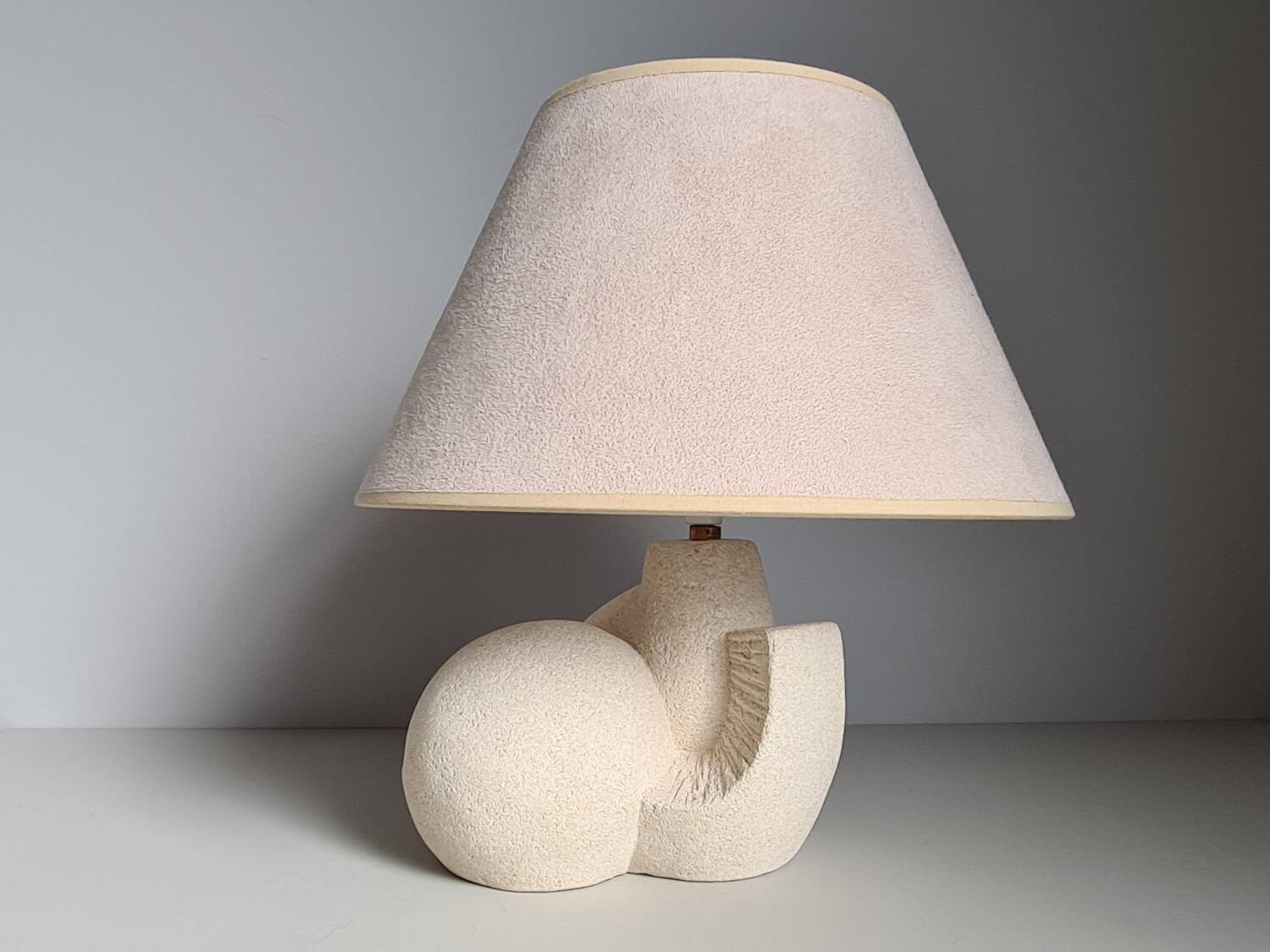 Albert Tormos style sculpture lamp in white stone / 60s / art / artisanal work / Mid-Century / France / 20th century