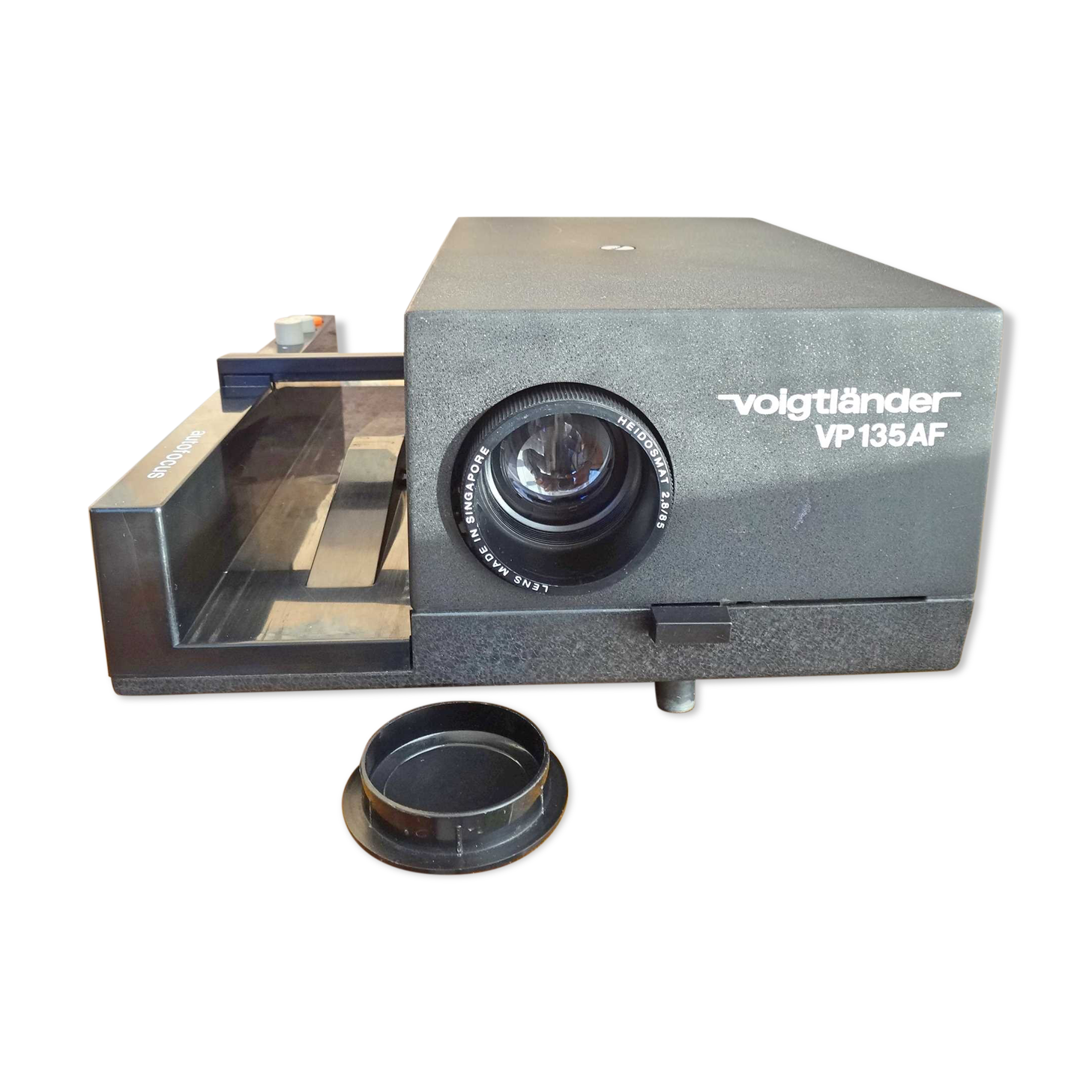Voigtländer VP135 AF slide projector with manual and two magazines