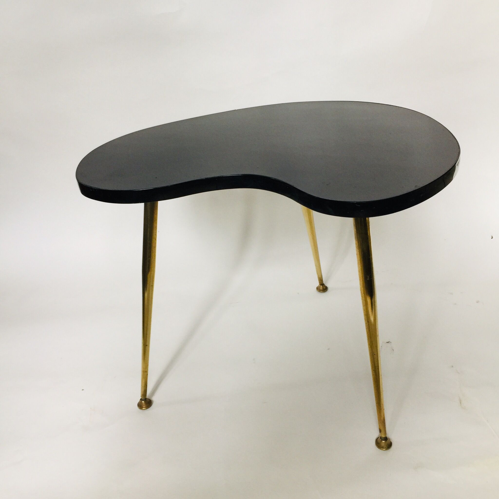 Bean-shaped side coffee table