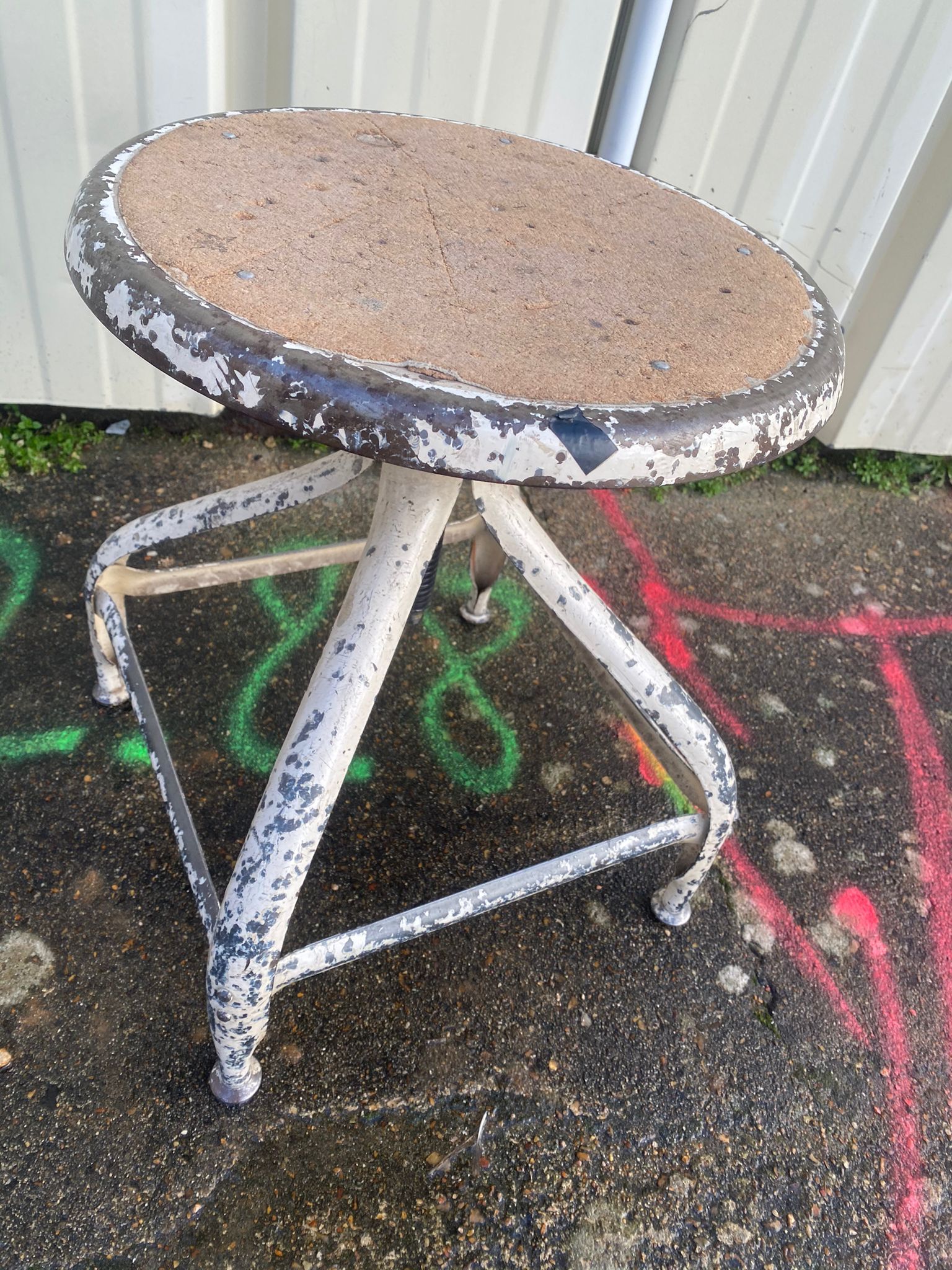 Industrial stool feet bienaise style