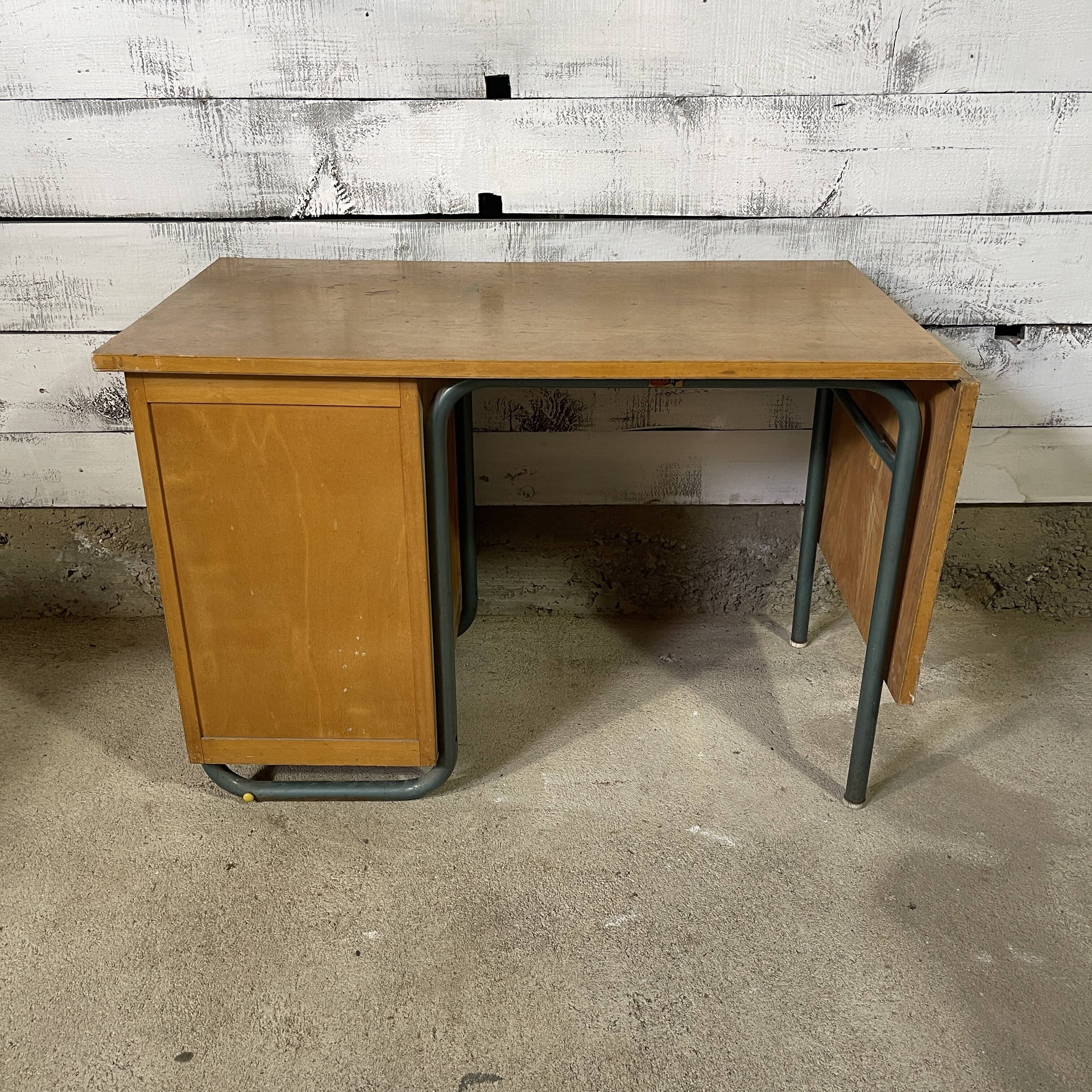 Children's desk with extension