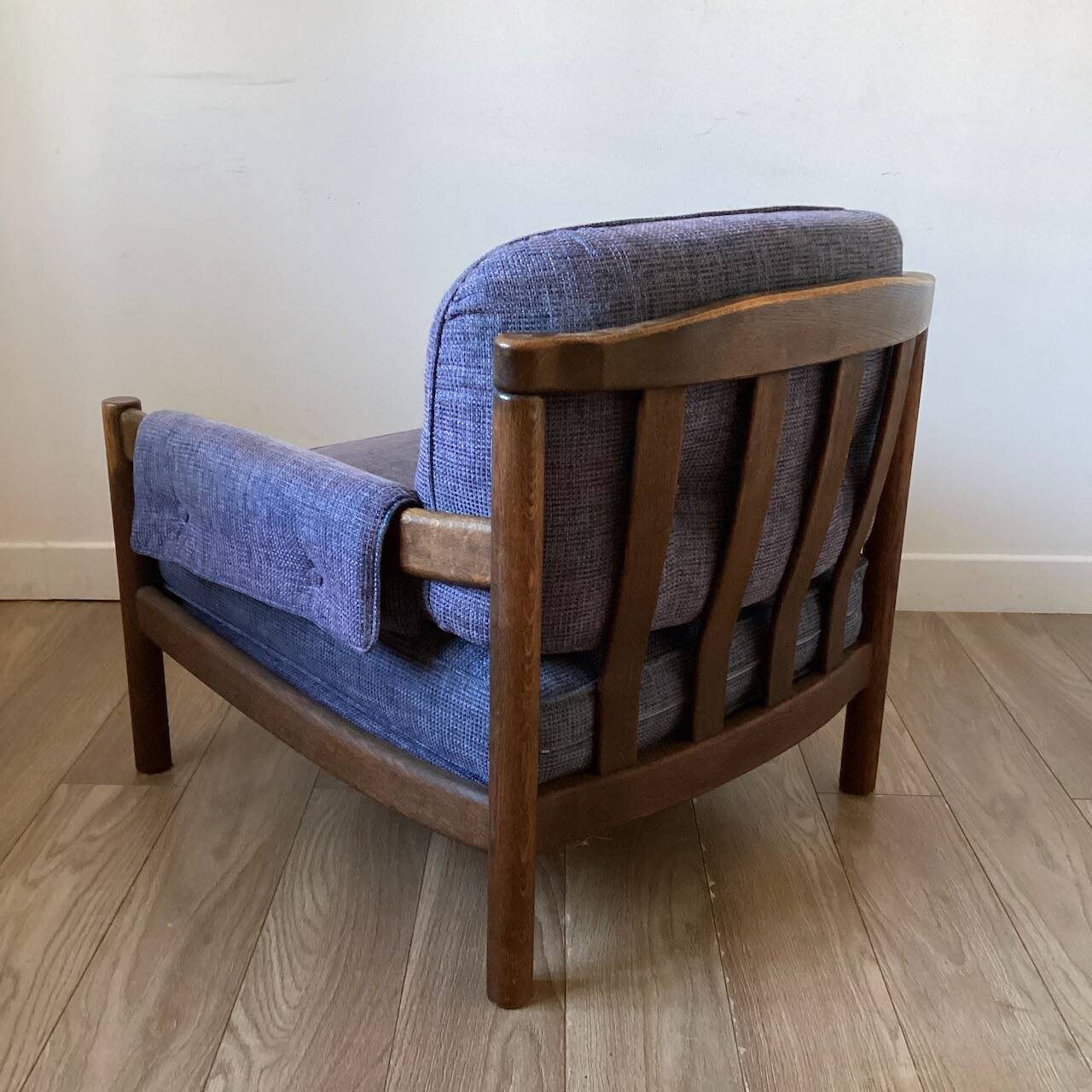 Vintage armchair in wood and blue velvet
