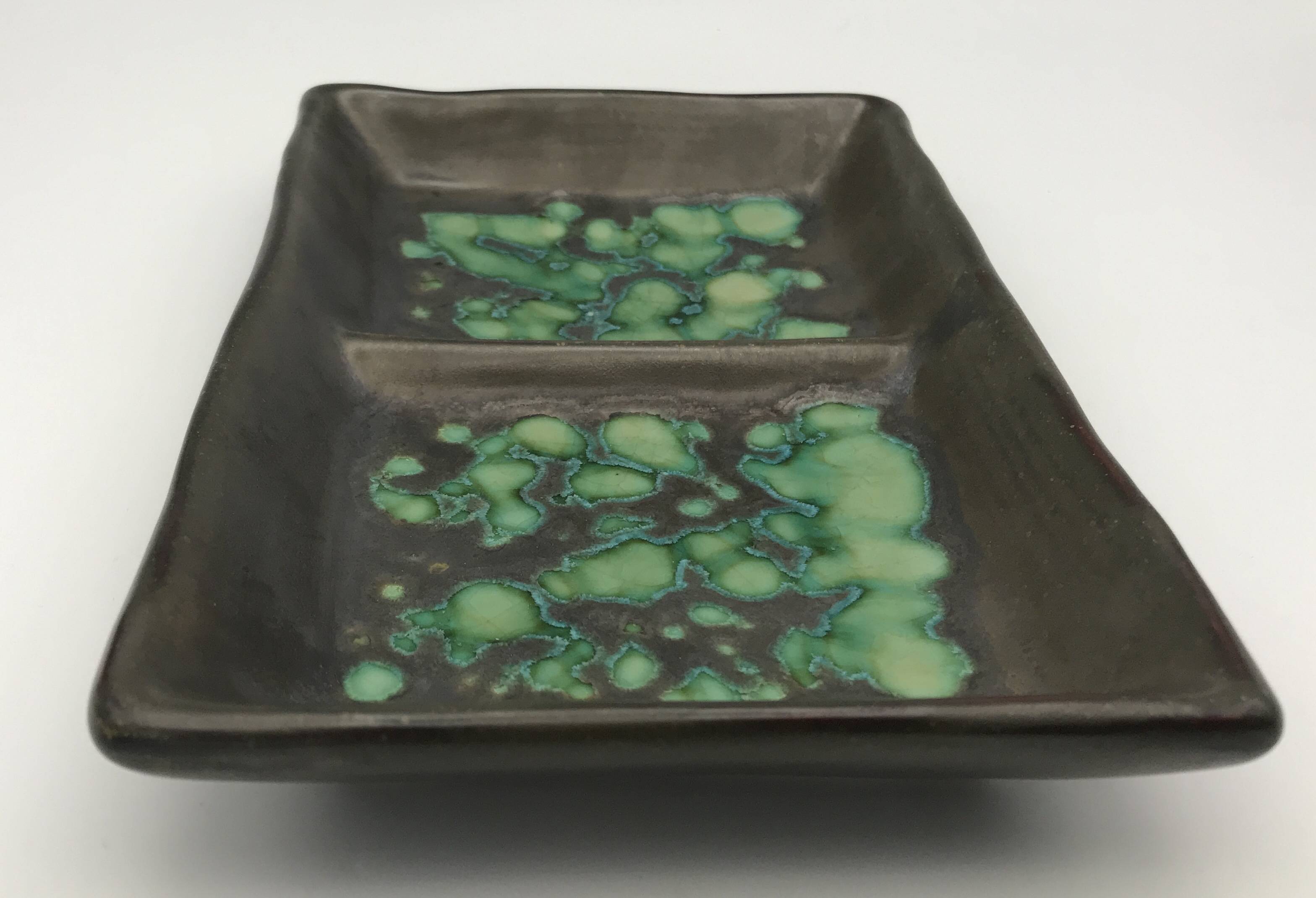 Ceramic presentation dish or bowl, artistic pottery with speckled effect