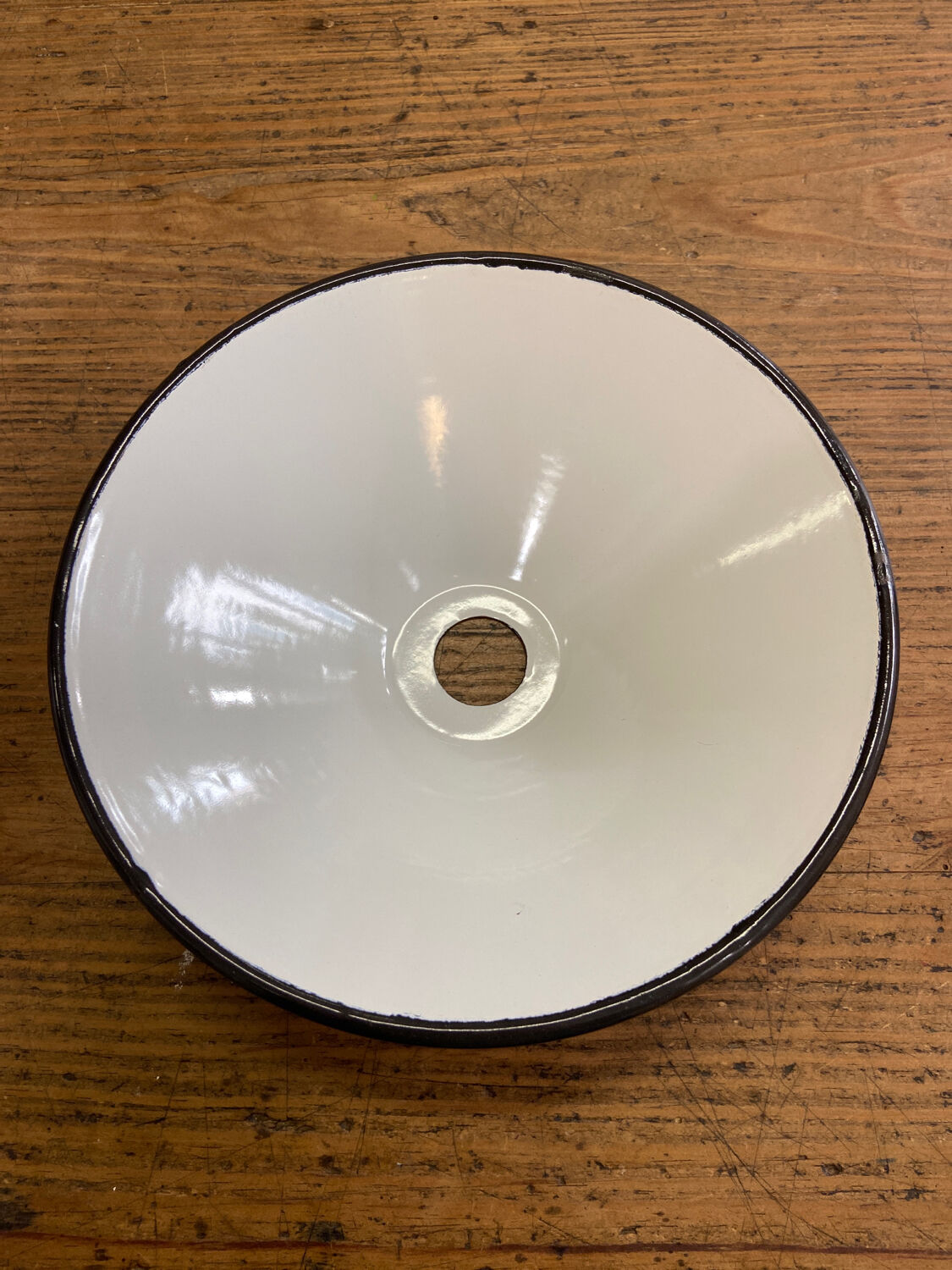 Suspension en tôle émaillée rouge