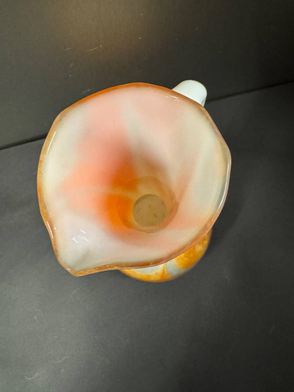 Marbled orange and white glass vase with applied handle – Art Deco