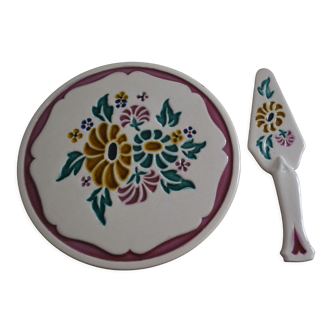 Flower pie dish and matching shovel