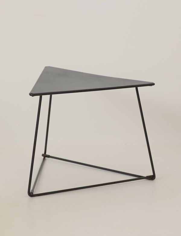 Table d'appoint triangulaire OTI Ikea par Niels Gammelgaard Circa 1980
