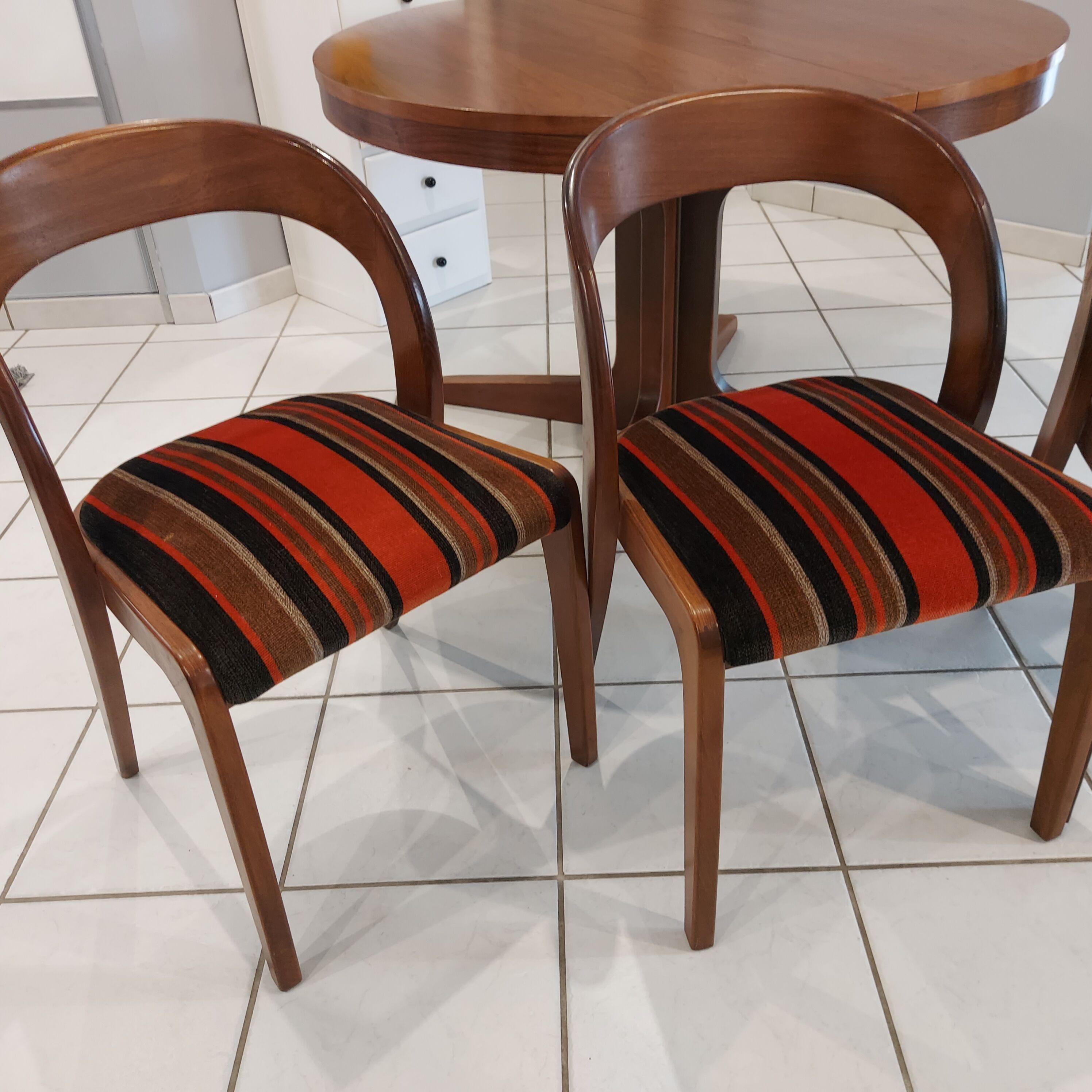 Lot de 3 chaises Baumann modèle Gondole vintage 1970