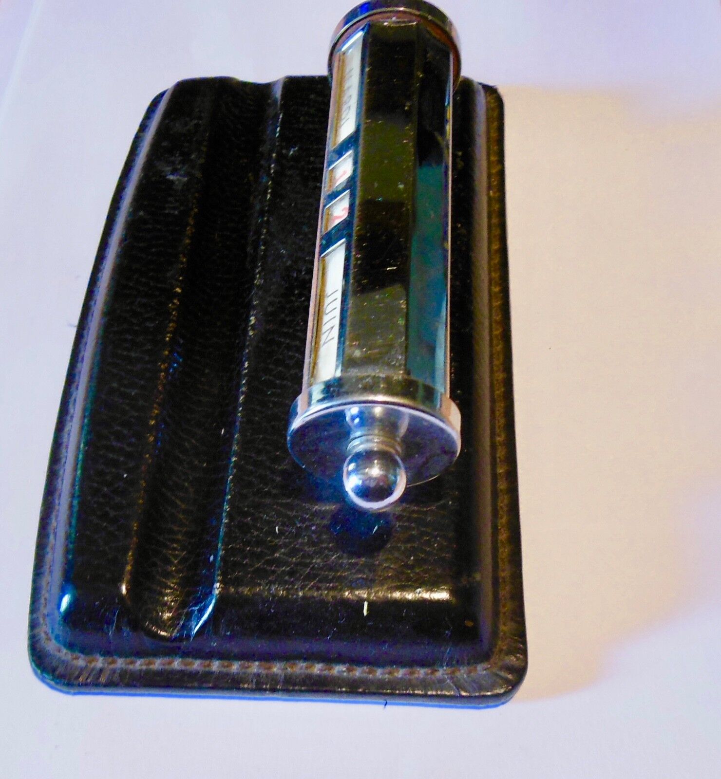 Ancien calendrier perpétuel de bureau vintage socle cuir