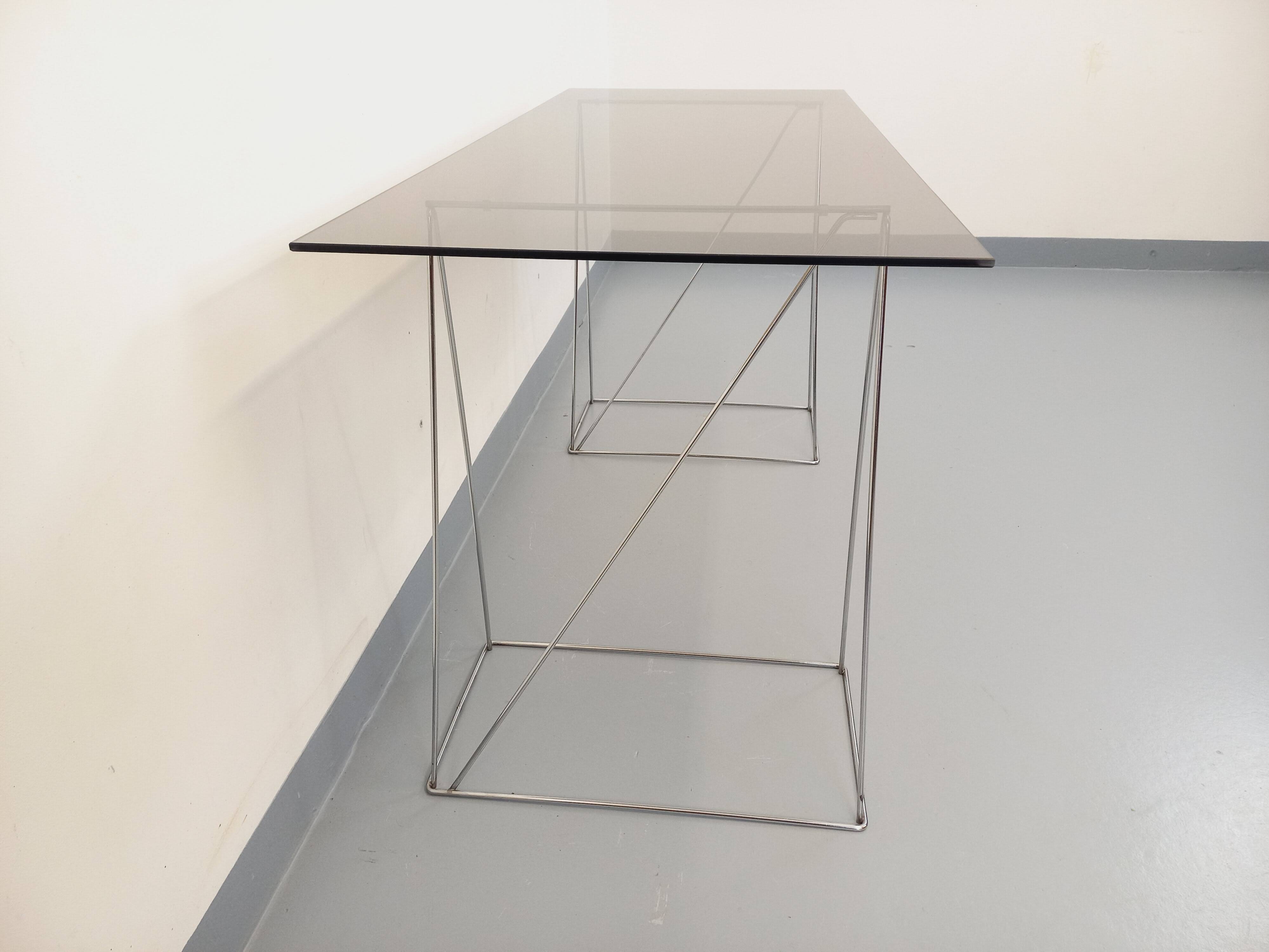 Bureau en verre fumé et métal chromé, années 70