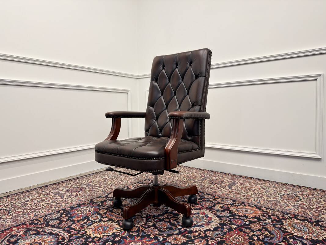 Chaise de bureau Chesterfield anglaise en cuir bordeaux