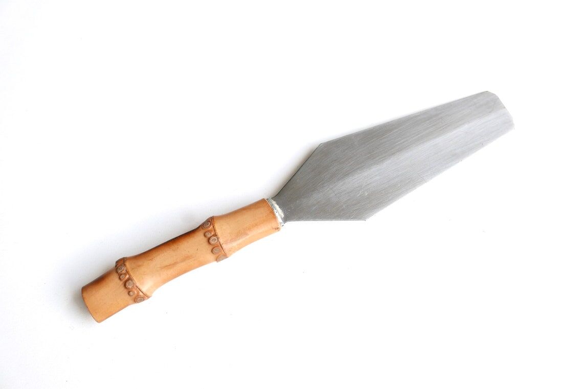 Pelle à tarte avec manche en bambou années 60
