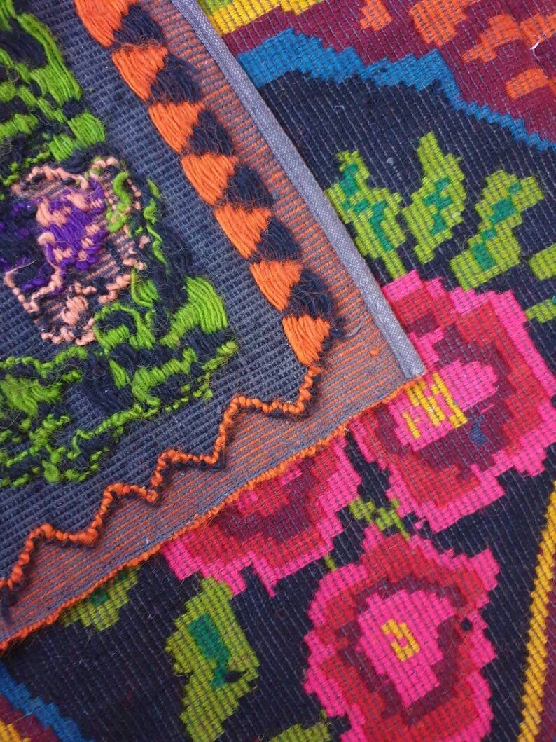 Tapis roumain tissé à la main 212x158cm