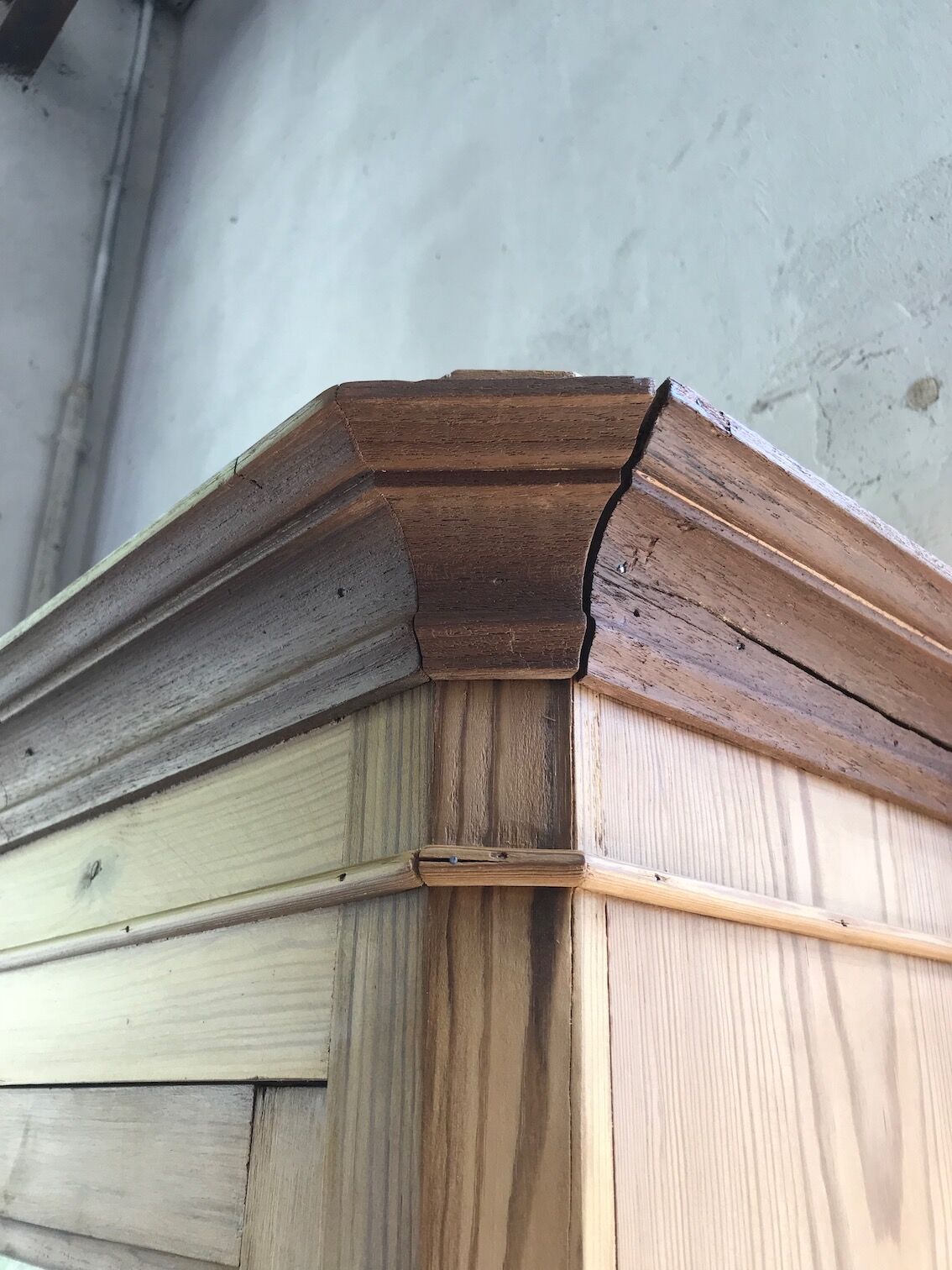 Buffet two bodies in raw pine