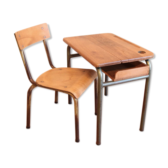 Bureau chêne et chaise d'écolier vintage . Mobilier scolaire et administratif des années 50.