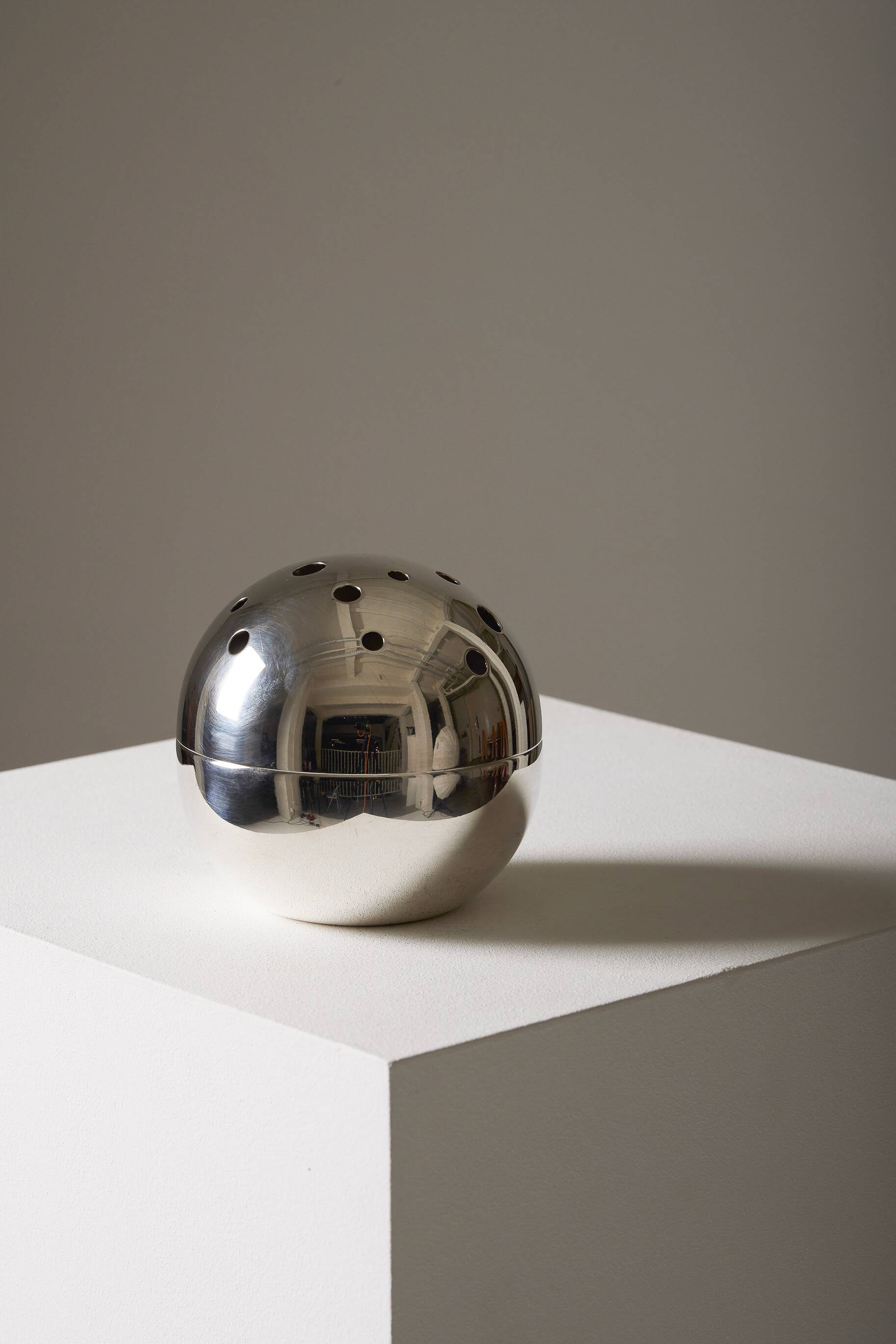 Modernist Sculptural Silver-Plated Mars Vase by Gio Ponti for