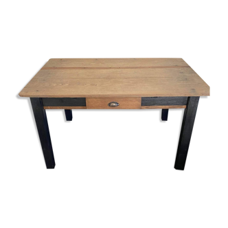 Farm table