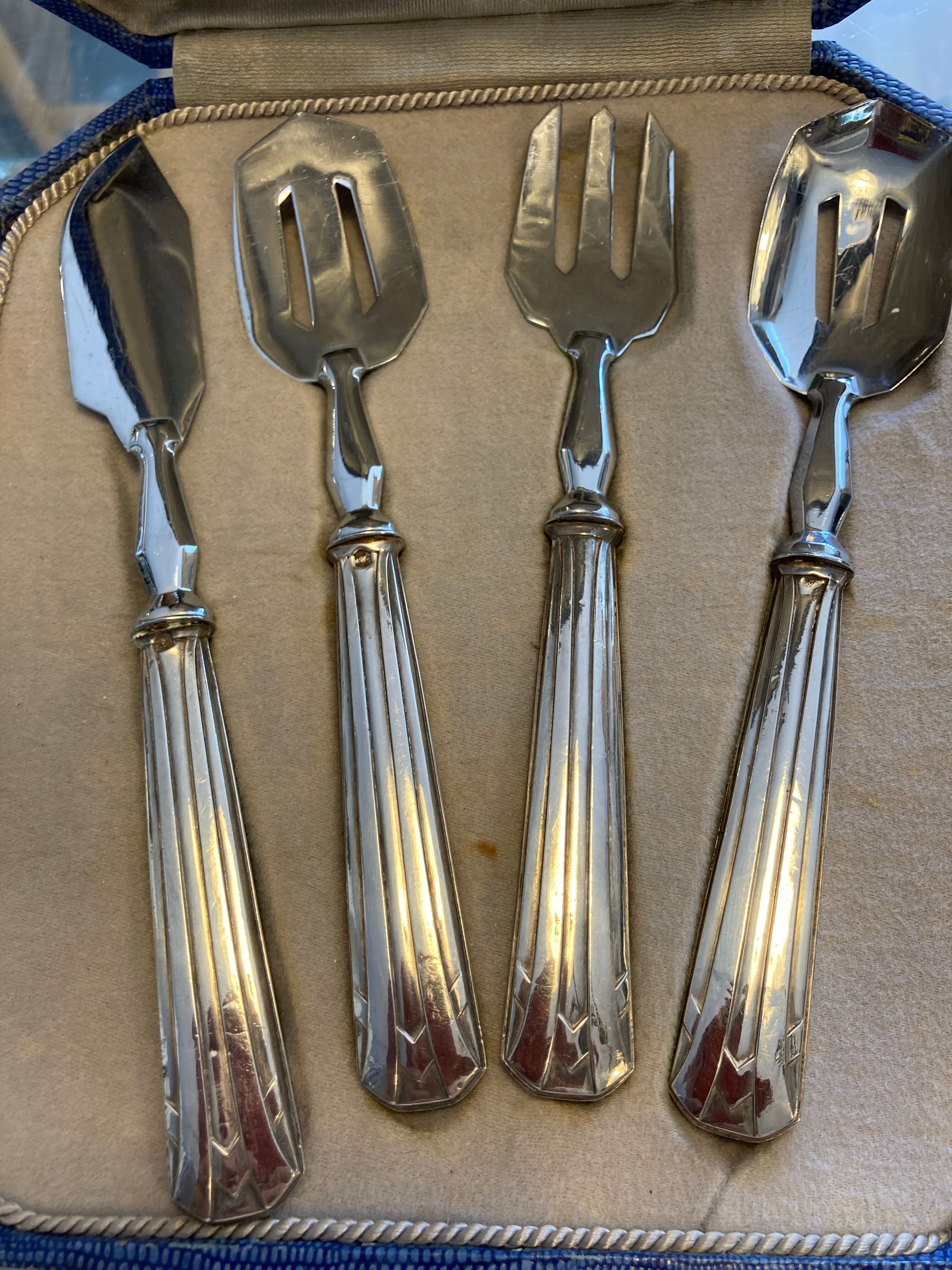 Silverware dessert service